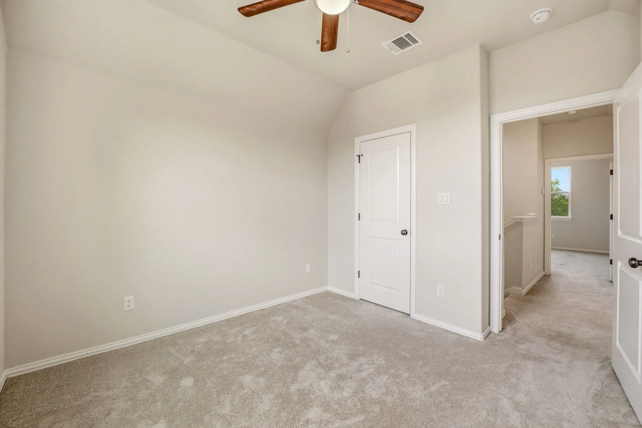 Single Family Residence For Sale in Hood County , 5721 San Jacinto Drive, Granbury, Texas 76048, 4 Bedroom, 3 Bathroom, Garage spaces, 1,612 Sqft, built in 2021, Preowned, mls#21261574, Real Estate Agent in Granbury, Homes For Sale in Hood county, Homes For Sale in Granbury, Realtor in Granbury Texas, Real Estate Brokerage Independent Realty Texas, Luminita Cordes Realtor