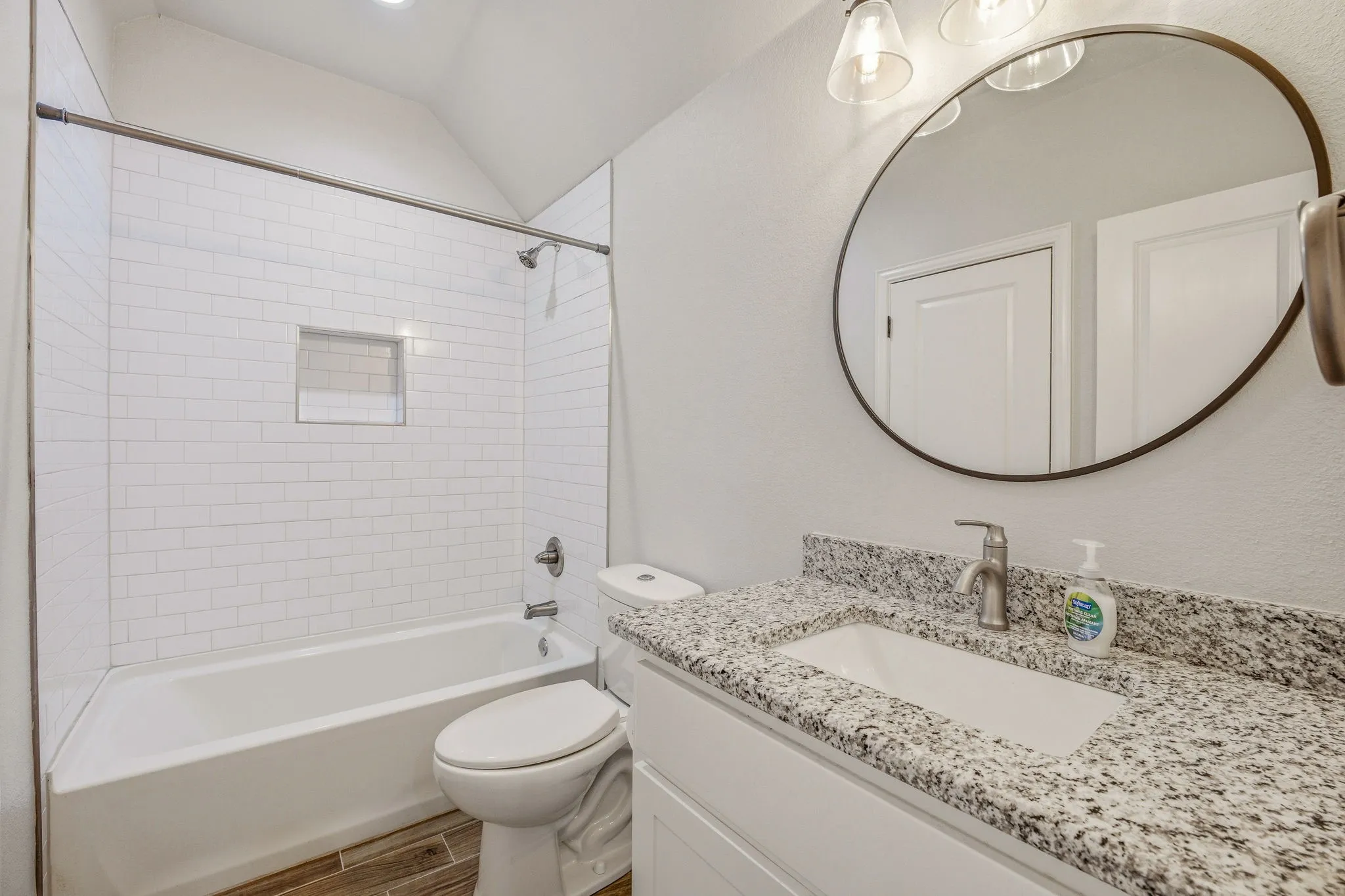 Single Family Residence For Sale in Hood County , 5721 San Jacinto Drive, Granbury, Texas 76048, 4 Bedroom, 3 Bathroom, Garage spaces, 1,612 Sqft, built in 2021, Preowned, mls#21261574, Real Estate Agent in Granbury, Homes For Sale in Hood county, Homes For Sale in Granbury, Realtor in Granbury Texas, Real Estate Brokerage Independent Realty Texas, Luminita Cordes Realtor