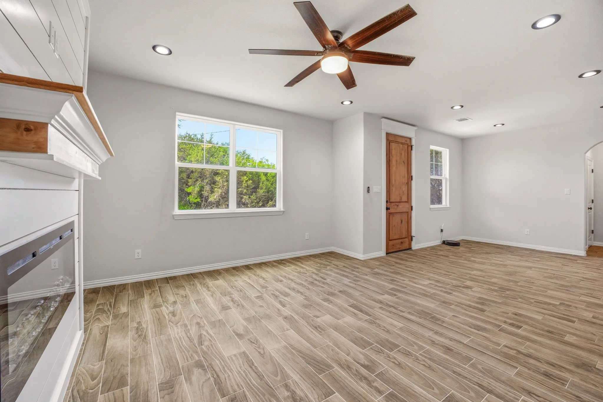 Single Family Residence For Sale in Hood County , 5721 San Jacinto Drive, Granbury, Texas 76048, 4 Bedroom, 3 Bathroom, Garage spaces, 1,612 Sqft, built in 2021, Preowned, mls#21261574, Real Estate Agent in Granbury, Homes For Sale in Hood county, Homes For Sale in Granbury, Realtor in Granbury Texas, Real Estate Brokerage Independent Realty Texas, Luminita Cordes Realtor