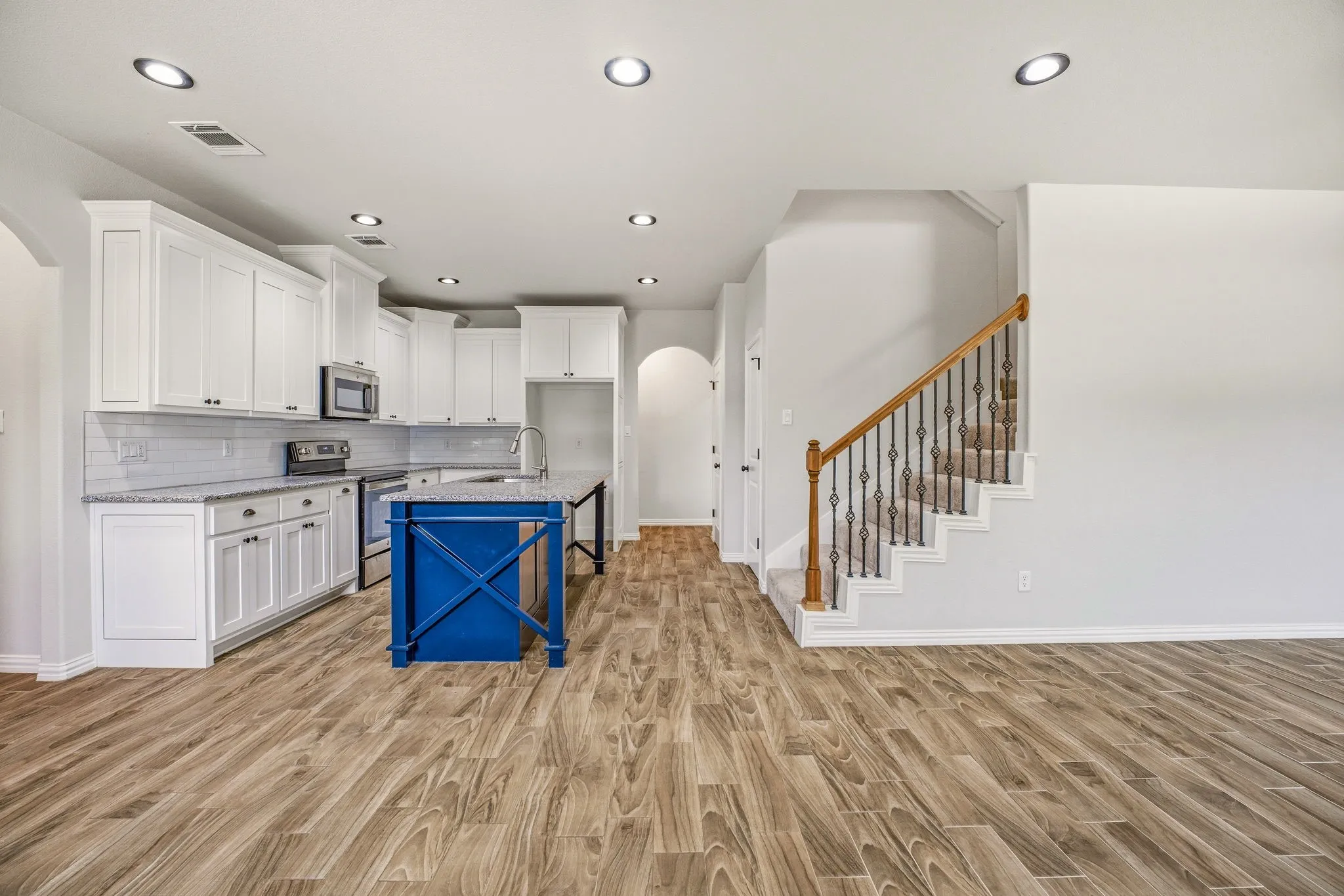 Single Family Residence For Sale in Hood County , 5721 San Jacinto Drive, Granbury, Texas 76048, 4 Bedroom, 3 Bathroom, Garage spaces, 1,612 Sqft, built in 2021, Preowned, mls#21261574, Real Estate Agent in Granbury, Homes For Sale in Hood county, Homes For Sale in Granbury, Realtor in Granbury Texas, Real Estate Brokerage Independent Realty Texas, Luminita Cordes Realtor