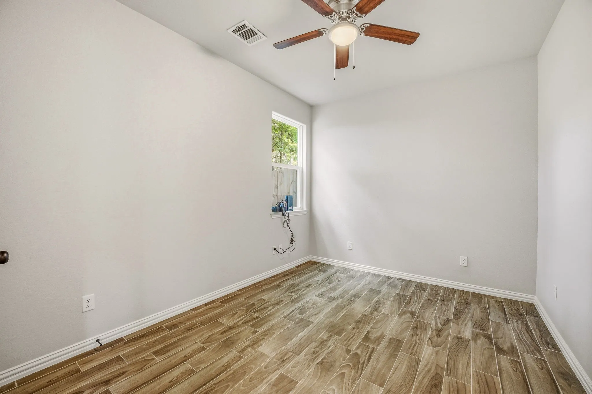 Single Family Residence For Sale in Hood County , 5721 San Jacinto Drive, Granbury, Texas 76048, 4 Bedroom, 3 Bathroom, Garage spaces, 1,612 Sqft, built in 2021, Preowned, mls#21261574, Real Estate Agent in Granbury, Homes For Sale in Hood county, Homes For Sale in Granbury, Realtor in Granbury Texas, Real Estate Brokerage Independent Realty Texas, Luminita Cordes Realtor