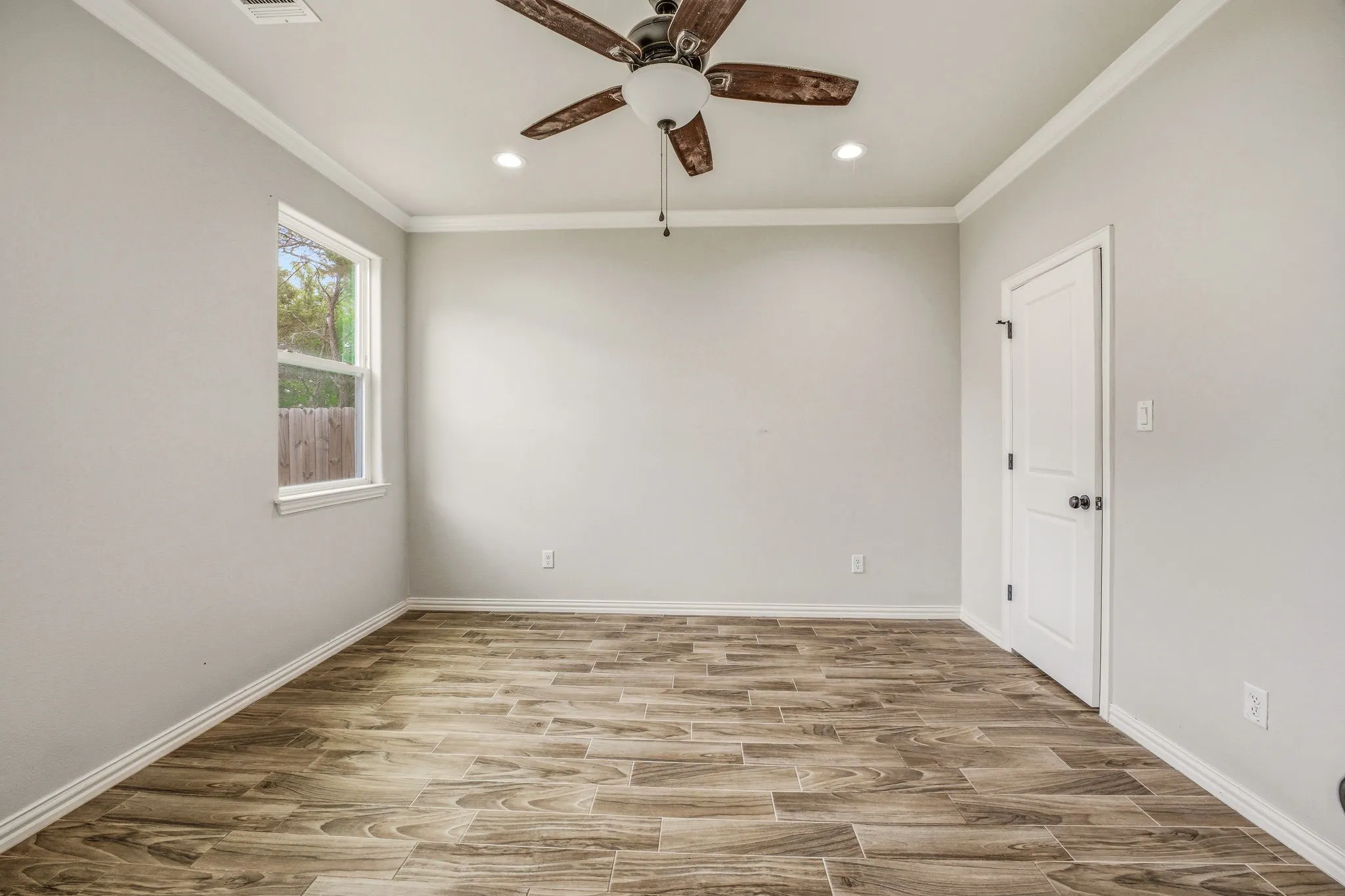 Single Family Residence For Sale in Hood County , 5721 San Jacinto Drive, Granbury, Texas 76048, 4 Bedroom, 3 Bathroom, Garage spaces, 1,612 Sqft, built in 2021, Preowned, mls#21261574, Real Estate Agent in Granbury, Homes For Sale in Hood county, Homes For Sale in Granbury, Realtor in Granbury Texas, Real Estate Brokerage Independent Realty Texas, Luminita Cordes Realtor