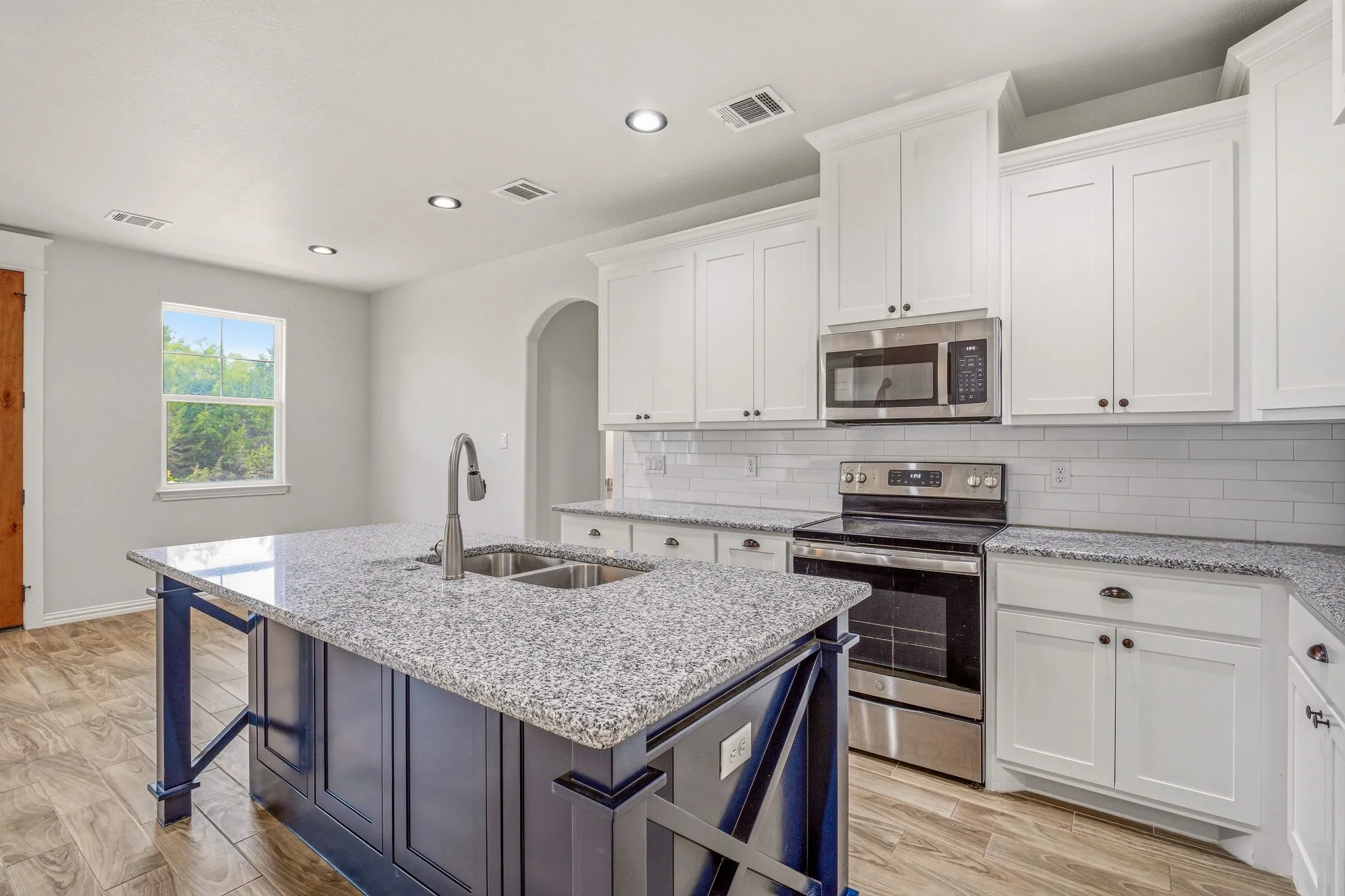 Single Family Residence For Sale in Hood County , 5721 San Jacinto Drive, Granbury, Texas 76048, 4 Bedroom, 3 Bathroom, Garage spaces, 1,612 Sqft, built in 2021, Preowned, mls#21261574, Real Estate Agent in Granbury, Homes For Sale in Hood county, Homes For Sale in Granbury, Realtor in Granbury Texas, Real Estate Brokerage Independent Realty Texas, Luminita Cordes Realtor