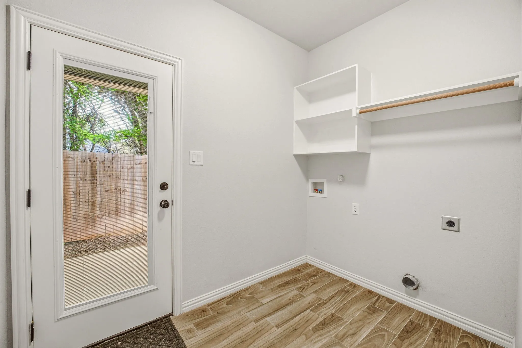 Single Family Residence For Sale in Hood County , 5721 San Jacinto Drive, Granbury, Texas 76048, 4 Bedroom, 3 Bathroom, Garage spaces, 1,612 Sqft, built in 2021, Preowned, mls#21261574, Real Estate Agent in Granbury, Homes For Sale in Hood county, Homes For Sale in Granbury, Realtor in Granbury Texas, Real Estate Brokerage Independent Realty Texas, Luminita Cordes Realtor