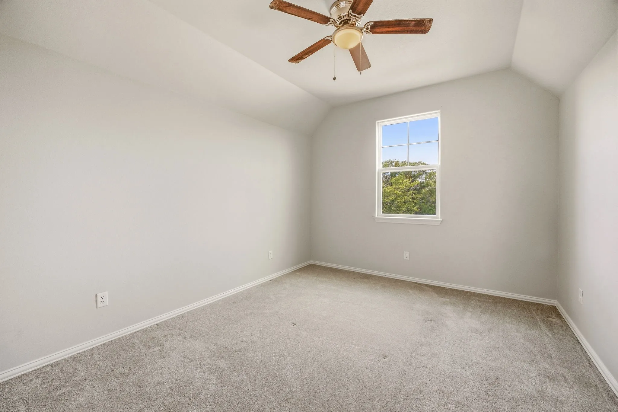 Single Family Residence For Sale in Hood County , 5721 San Jacinto Drive, Granbury, Texas 76048, 4 Bedroom, 3 Bathroom, Garage spaces, 1,612 Sqft, built in 2021, Preowned, mls#21261574, Real Estate Agent in Granbury, Homes For Sale in Hood county, Homes For Sale in Granbury, Realtor in Granbury Texas, Real Estate Brokerage Independent Realty Texas, Luminita Cordes Realtor