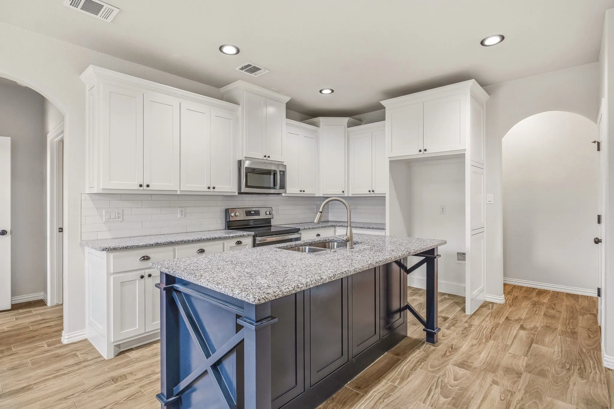 Single Family Residence For Sale in Hood County , 5721 San Jacinto Drive, Granbury, Texas 76048, 4 Bedroom, 3 Bathroom, Garage spaces, 1,612 Sqft, built in 2021, Preowned, mls#21261574, Real Estate Agent in Granbury, Homes For Sale in Hood county, Homes For Sale in Granbury, Realtor in Granbury Texas, Real Estate Brokerage Independent Realty Texas, Luminita Cordes Realtor