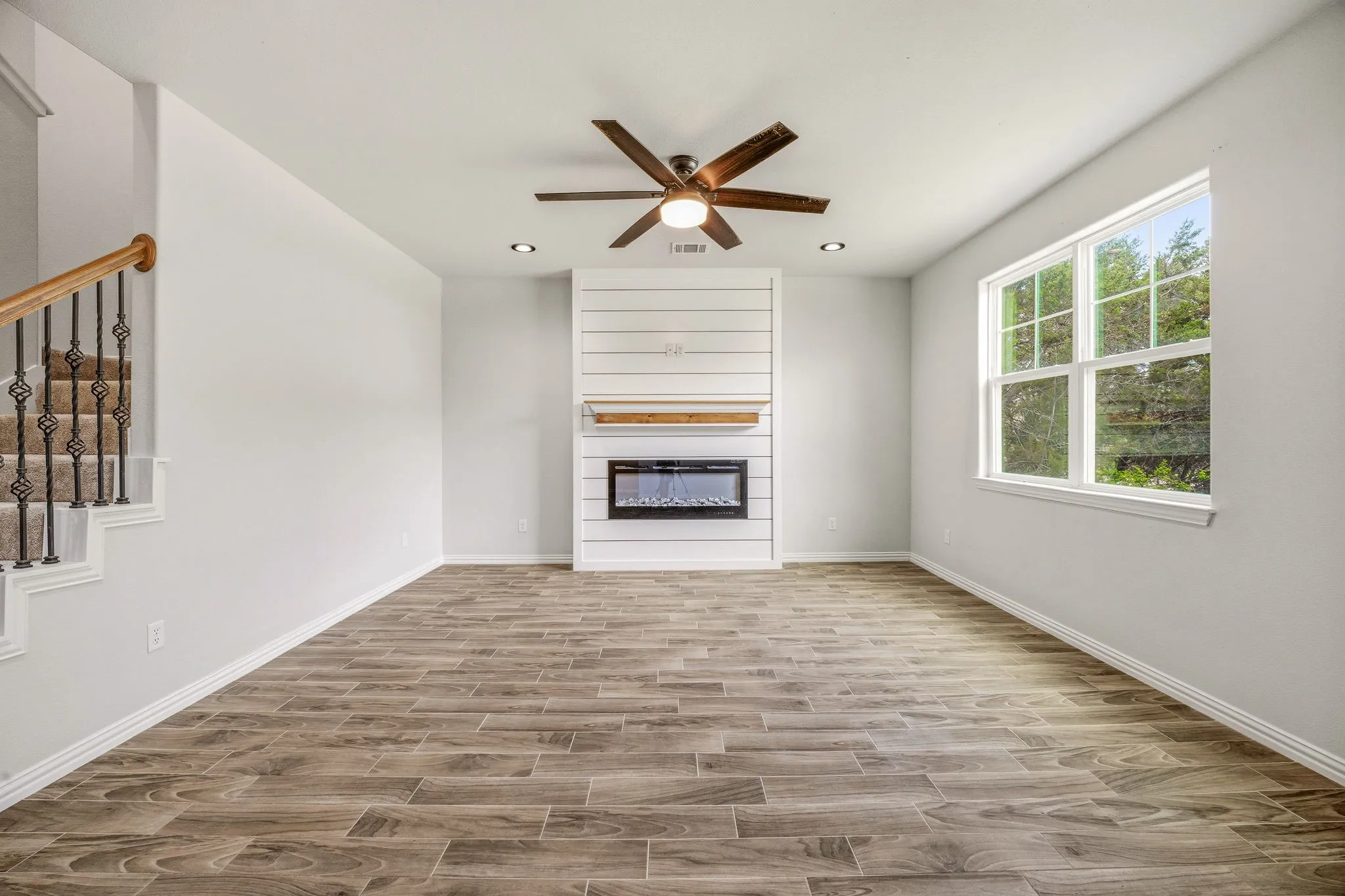 Single Family Residence For Sale in Hood County , 5721 San Jacinto Drive, Granbury, Texas 76048, 4 Bedroom, 3 Bathroom, Garage spaces, 1,612 Sqft, built in 2021, Preowned, mls#21261574, Real Estate Agent in Granbury, Homes For Sale in Hood county, Homes For Sale in Granbury, Realtor in Granbury Texas, Real Estate Brokerage Independent Realty Texas, Luminita Cordes Realtor