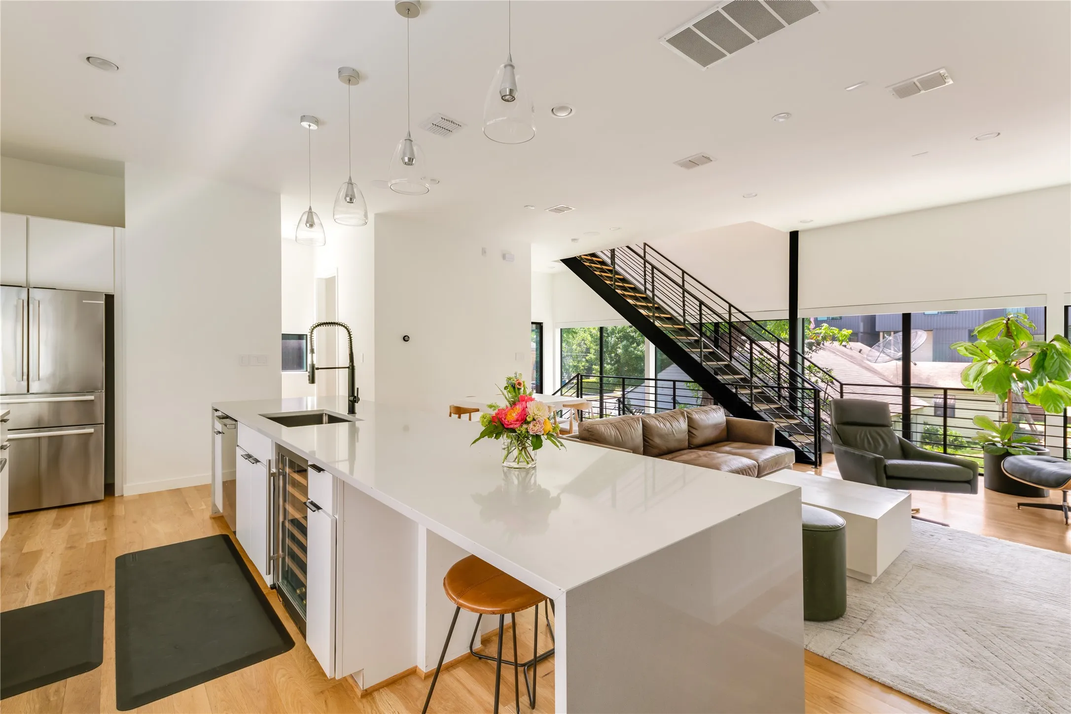 Single Family Residence For Sale in Dallas County , 4817 Caxton Court, Dallas, Texas 75204, 3 Bedrooms, 4 Bathrooms, 2 Garage spaces, 2,312 Sqft, built in 2018, Price $825,000, mls#21261606, Real Estate Agent in Dallas, Homes For Sale in Dallas county, Homes For Sale in Dallas, Realtor in Dallas Texas, Real Estate Brokerage Independent Realty Texas, Luminita Cordes Realtor