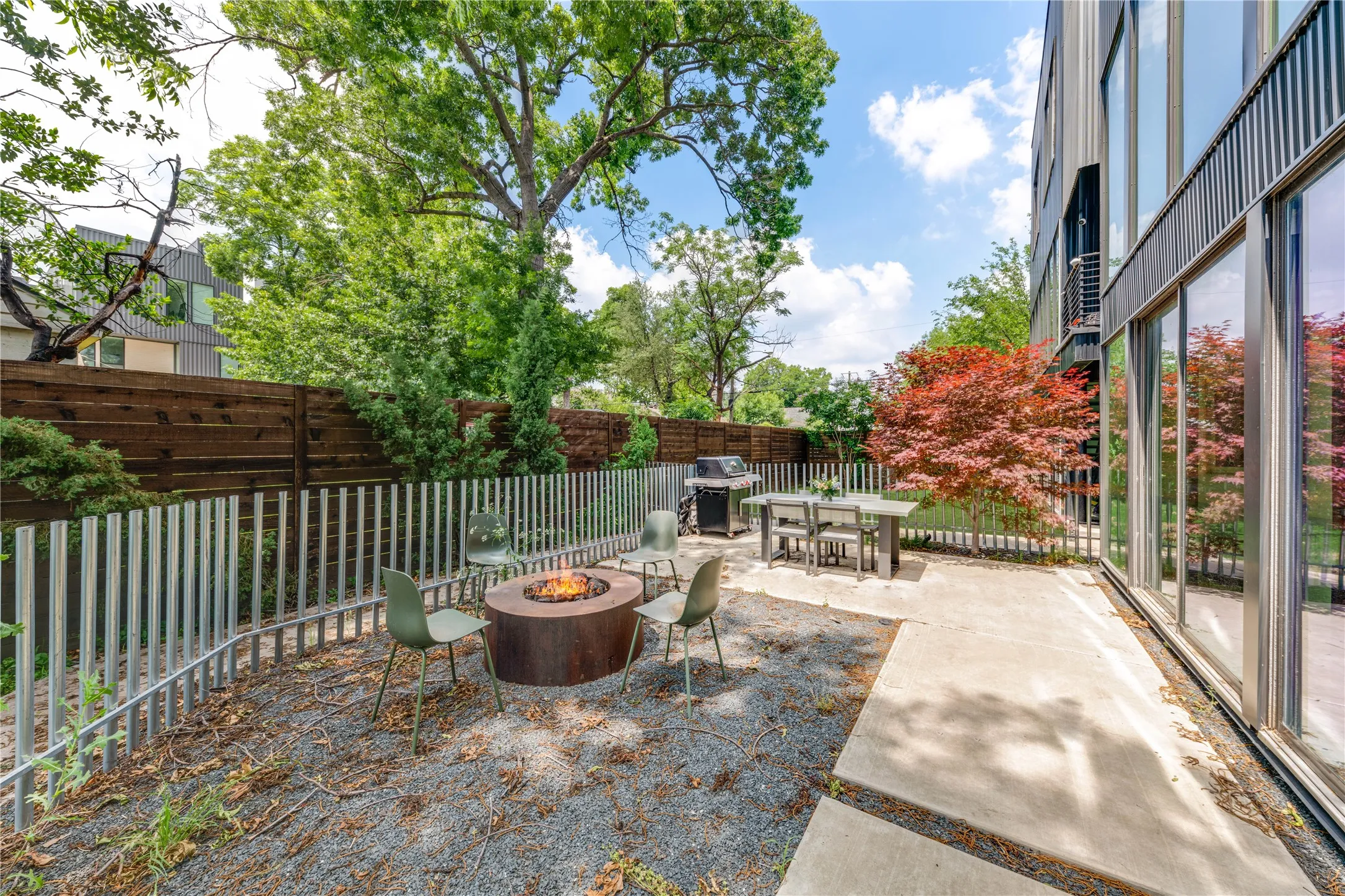 Single Family Residence For Sale in Dallas County , 4817 Caxton Court, Dallas, Texas 75204, 3 Bedrooms, 4 Bathrooms, 2 Garage spaces, 2,312 Sqft, built in 2018, Price $825,000, mls#21261606, Real Estate Agent in Dallas, Homes For Sale in Dallas county, Homes For Sale in Dallas, Realtor in Dallas Texas, Real Estate Brokerage Independent Realty Texas, Luminita Cordes Realtor