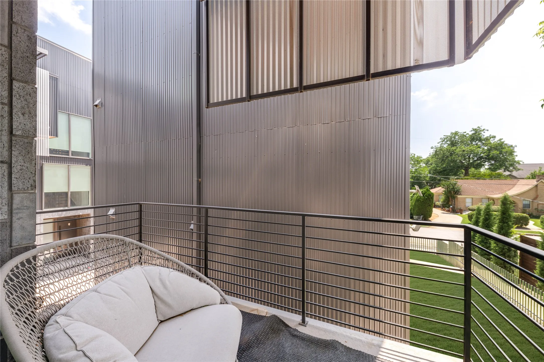 Single Family Residence For Sale in Dallas County , 4817 Caxton Court, Dallas, Texas 75204, 3 Bedrooms, 4 Bathrooms, 2 Garage spaces, 2,312 Sqft, built in 2018, Price $825,000, mls#21261606, Real Estate Agent in Dallas, Homes For Sale in Dallas county, Homes For Sale in Dallas, Realtor in Dallas Texas, Real Estate Brokerage Independent Realty Texas, Luminita Cordes Realtor