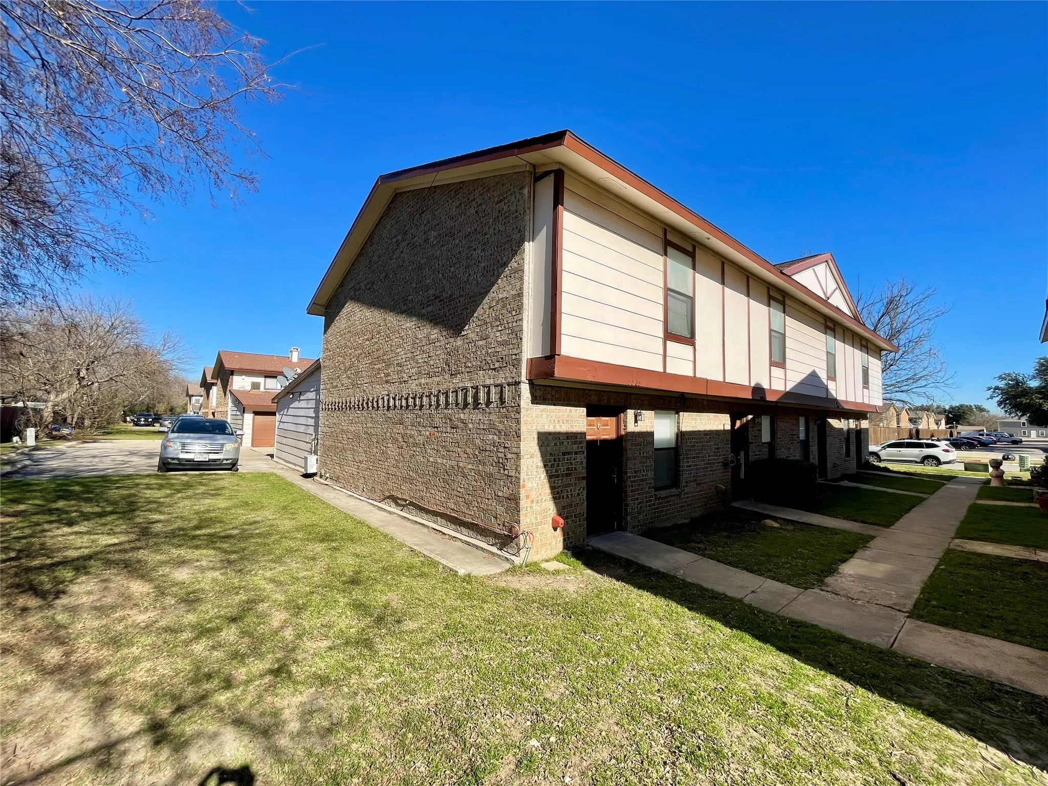 Townhouse For Rent in Denton County , 3055 Olympia Drive, Denton, Texas 76209, 2 Bedroom, 2 Bathroom, 1 Garage spaces, 1,023 Sqft, built in 1983, mls#21260422, Real Estate Agent in Denton, Homes For Rent in Denton county, Homes For Rent in Denton, Realtor in Denton Texas, Real Estate Brokerage Independent Realty Texas, Luminita Cordes Realtor