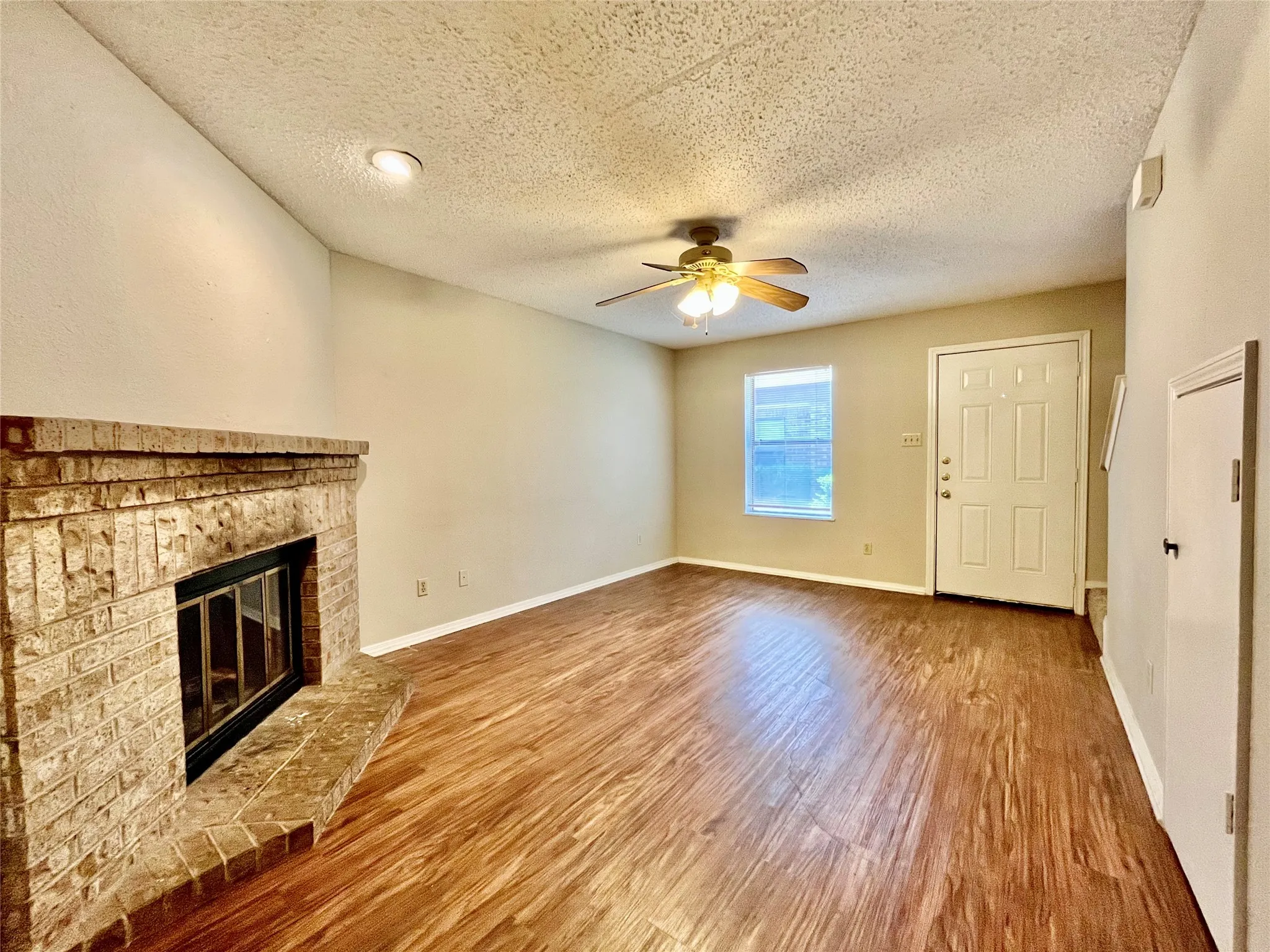 Townhouse For Rent in Denton County , 3055 Olympia Drive, Denton, Texas 76209, 2 Bedroom, 2 Bathroom, 1 Garage spaces, 1,023 Sqft, built in 1983, mls#21260422, Real Estate Agent in Denton, Homes For Rent in Denton county, Homes For Rent in Denton, Realtor in Denton Texas, Real Estate Brokerage Independent Realty Texas, Luminita Cordes Realtor