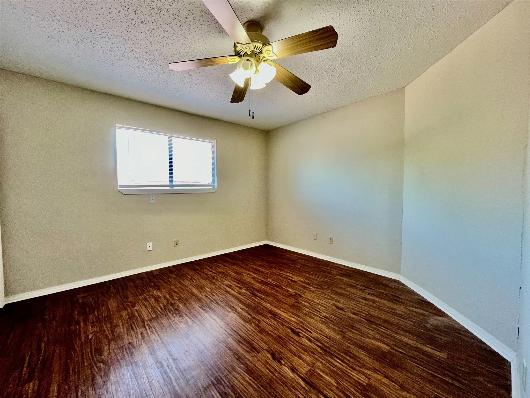 Townhouse For Rent in Denton County , 3055 Olympia Drive, Denton, Texas 76209, 2 Bedroom, 2 Bathroom, 1 Garage spaces, 1,023 Sqft, built in 1983, mls#21260422, Real Estate Agent in Denton, Homes For Rent in Denton county, Homes For Rent in Denton, Realtor in Denton Texas, Real Estate Brokerage Independent Realty Texas, Luminita Cordes Realtor