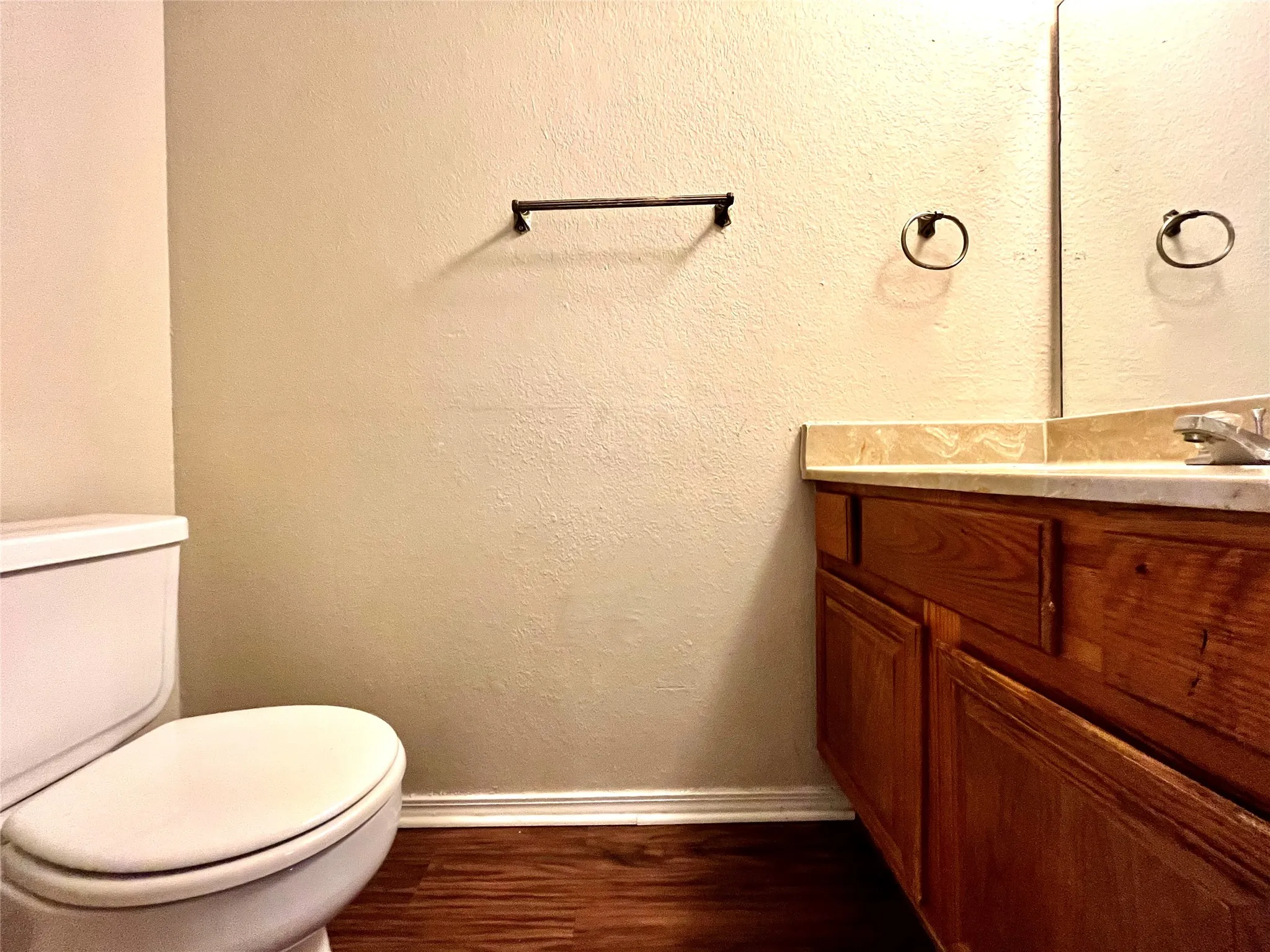 Townhouse For Rent in Denton County , 3055 Olympia Drive, Denton, Texas 76209, 2 Bedroom, 2 Bathroom, 1 Garage spaces, 1,023 Sqft, built in 1983, mls#21260422, Real Estate Agent in Denton, Homes For Rent in Denton county, Homes For Rent in Denton, Realtor in Denton Texas, Real Estate Brokerage Independent Realty Texas, Luminita Cordes Realtor