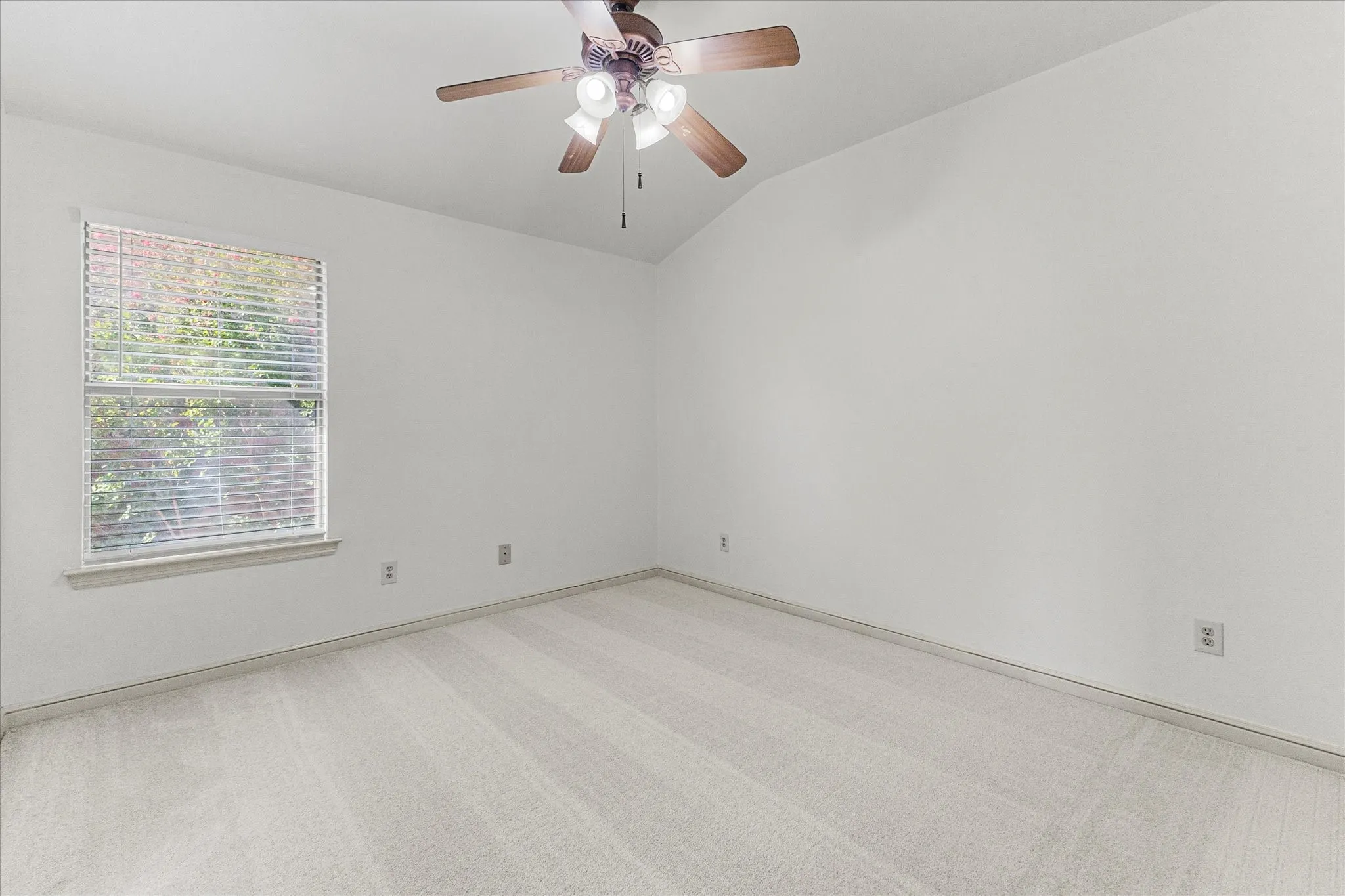 Single Family Residence For Rent in Rockwall County , 306 Victory Lane, Rockwall, Texas 75032, 3 Bedrooms, 4 Bathrooms, 2 Garage spaces, 3,047 Sqft, built in 2004, Preowned, Price $4,000, mls#21261306, Real Estate Agent in Rockwall, Homes For Rent in Rockwall county, Homes For Rent in Rockwall, Realtor in Rockwall Texas, Real Estate Brokerage Independent Realty Texas, Luminita Cordes Realtor