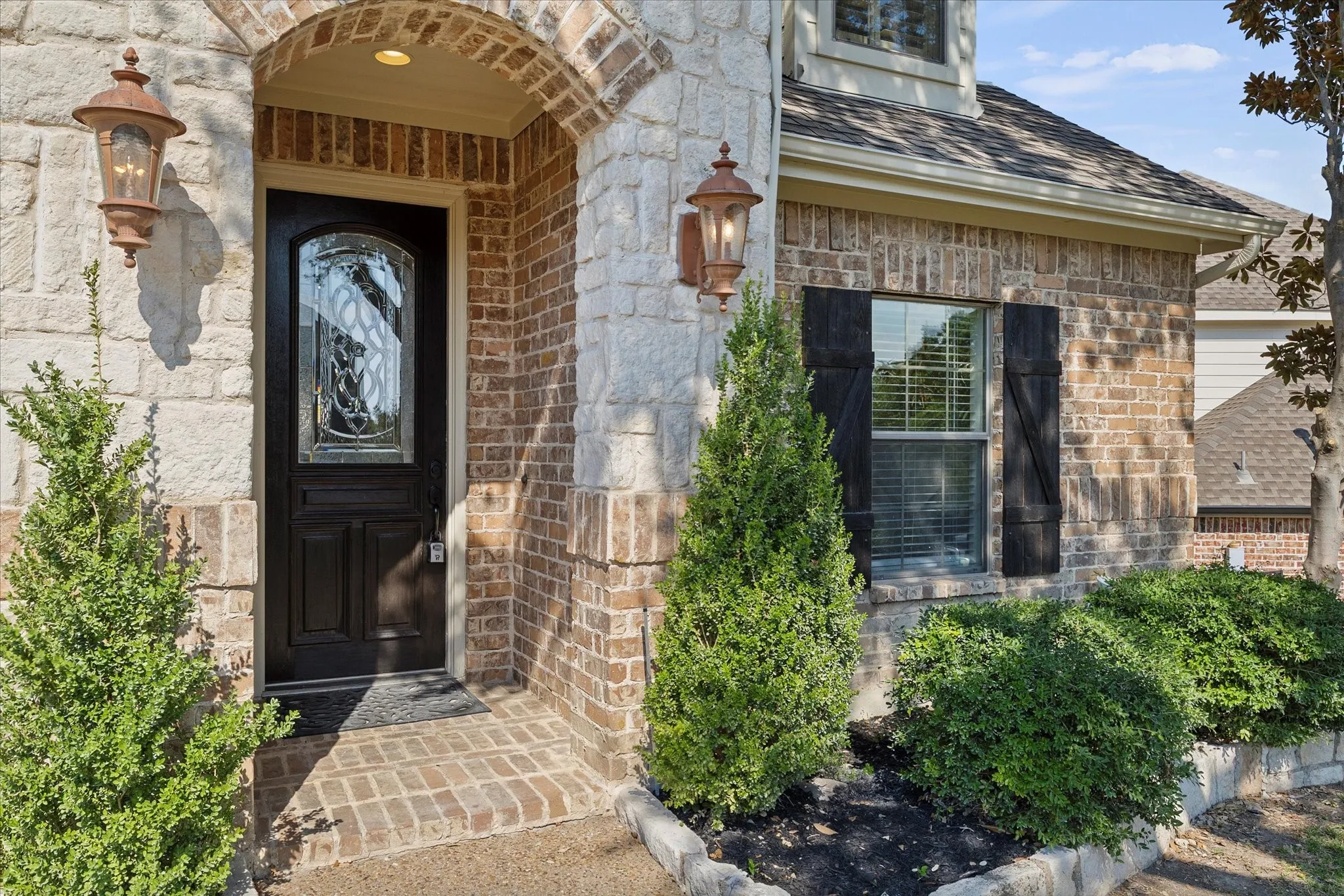 Single Family Residence For Rent in Rockwall County , 306 Victory Lane, Rockwall, Texas 75032, 3 Bedrooms, 4 Bathrooms, 2 Garage spaces, 3,047 Sqft, built in 2004, Preowned, Price $4,000, mls#21261306, Real Estate Agent in Rockwall, Homes For Rent in Rockwall county, Homes For Rent in Rockwall, Realtor in Rockwall Texas, Real Estate Brokerage Independent Realty Texas, Luminita Cordes Realtor