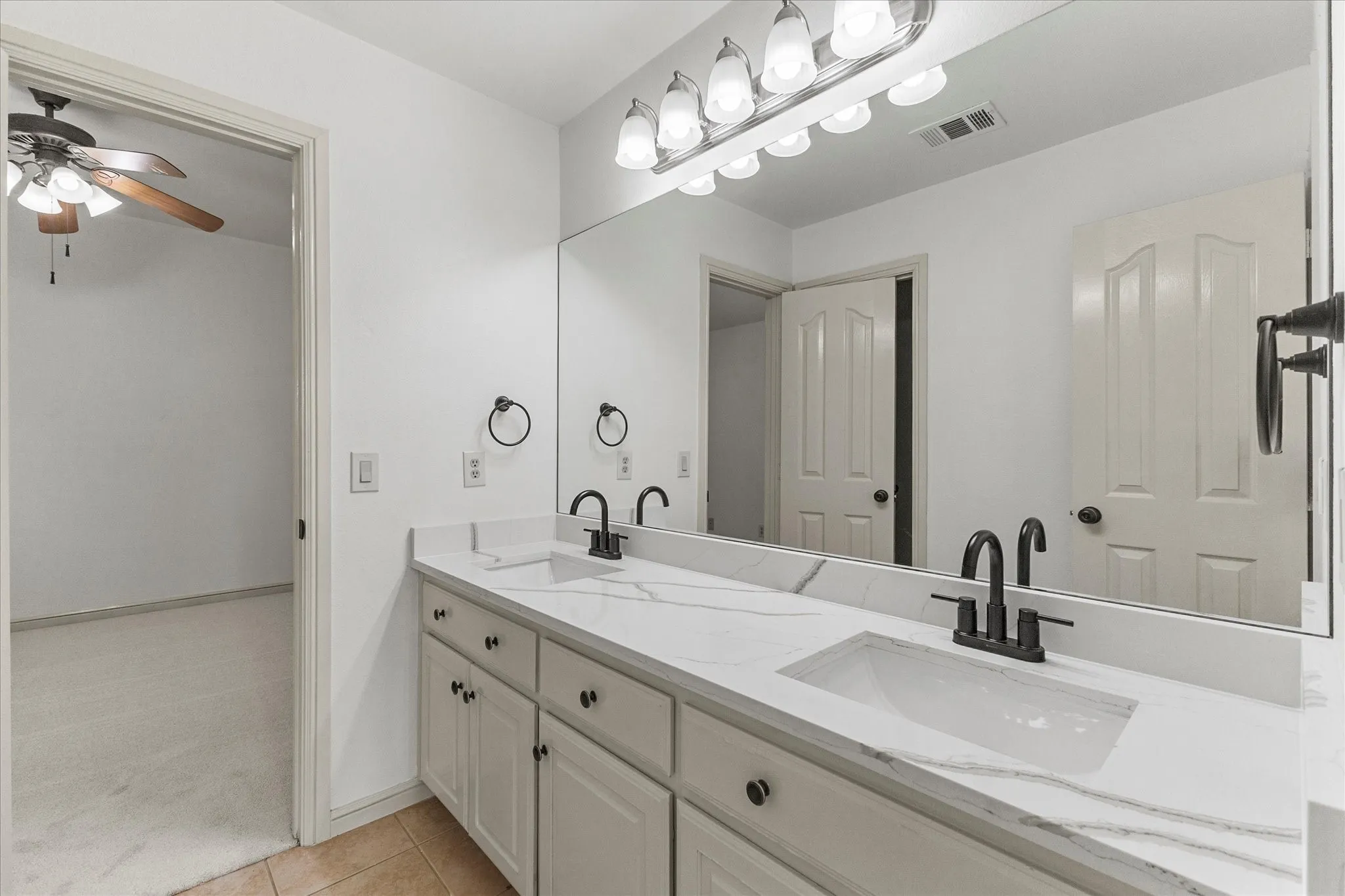 Single Family Residence For Rent in Rockwall County , 306 Victory Lane, Rockwall, Texas 75032, 3 Bedrooms, 4 Bathrooms, 2 Garage spaces, 3,047 Sqft, built in 2004, Preowned, Price $4,000, mls#21261306, Real Estate Agent in Rockwall, Homes For Rent in Rockwall county, Homes For Rent in Rockwall, Realtor in Rockwall Texas, Real Estate Brokerage Independent Realty Texas, Luminita Cordes Realtor
