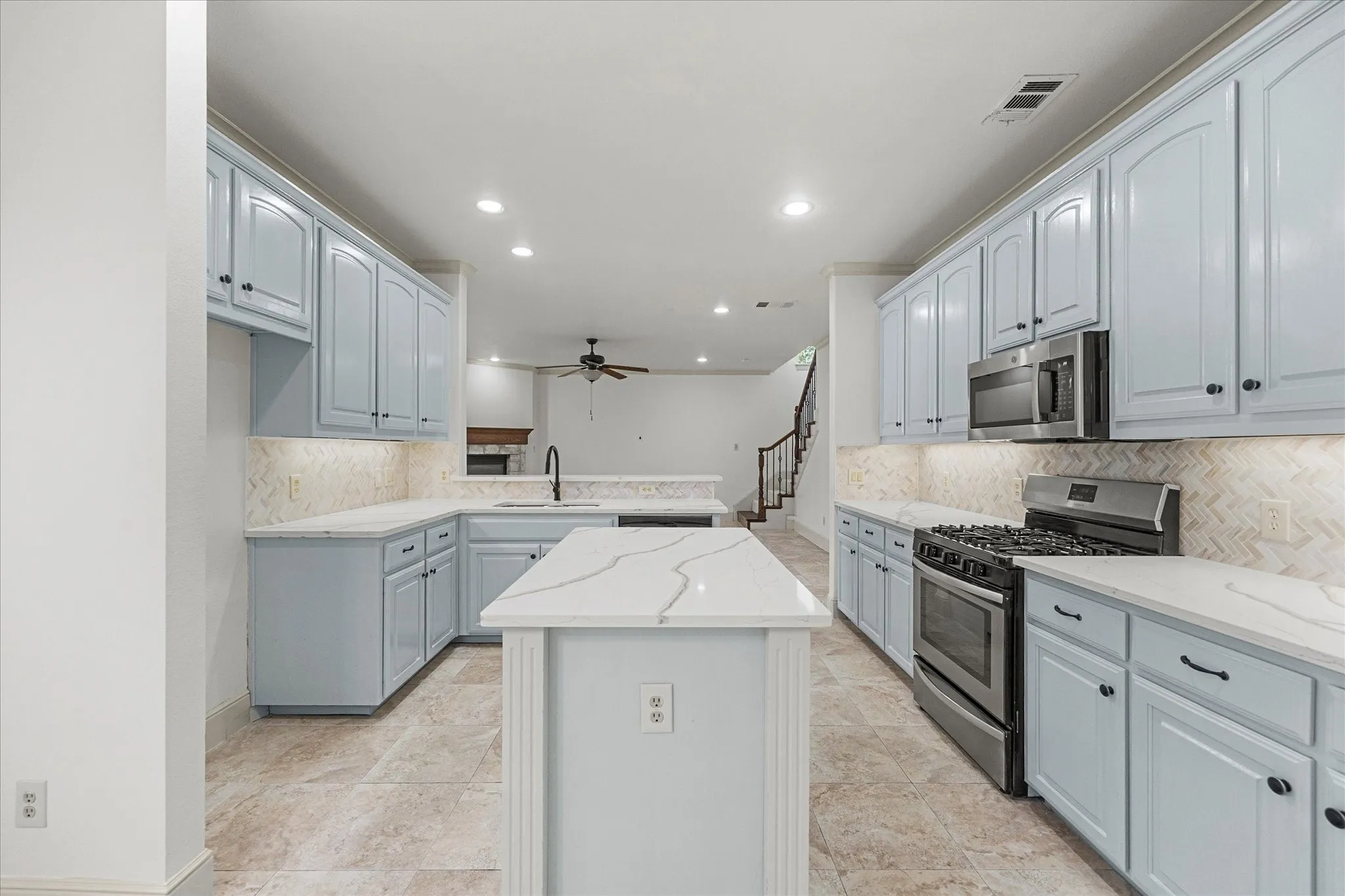 Single Family Residence For Rent in Rockwall County , 306 Victory Lane, Rockwall, Texas 75032, 3 Bedrooms, 4 Bathrooms, 2 Garage spaces, 3,047 Sqft, built in 2004, Preowned, Price $4,000, mls#21261306, Real Estate Agent in Rockwall, Homes For Rent in Rockwall county, Homes For Rent in Rockwall, Realtor in Rockwall Texas, Real Estate Brokerage Independent Realty Texas, Luminita Cordes Realtor