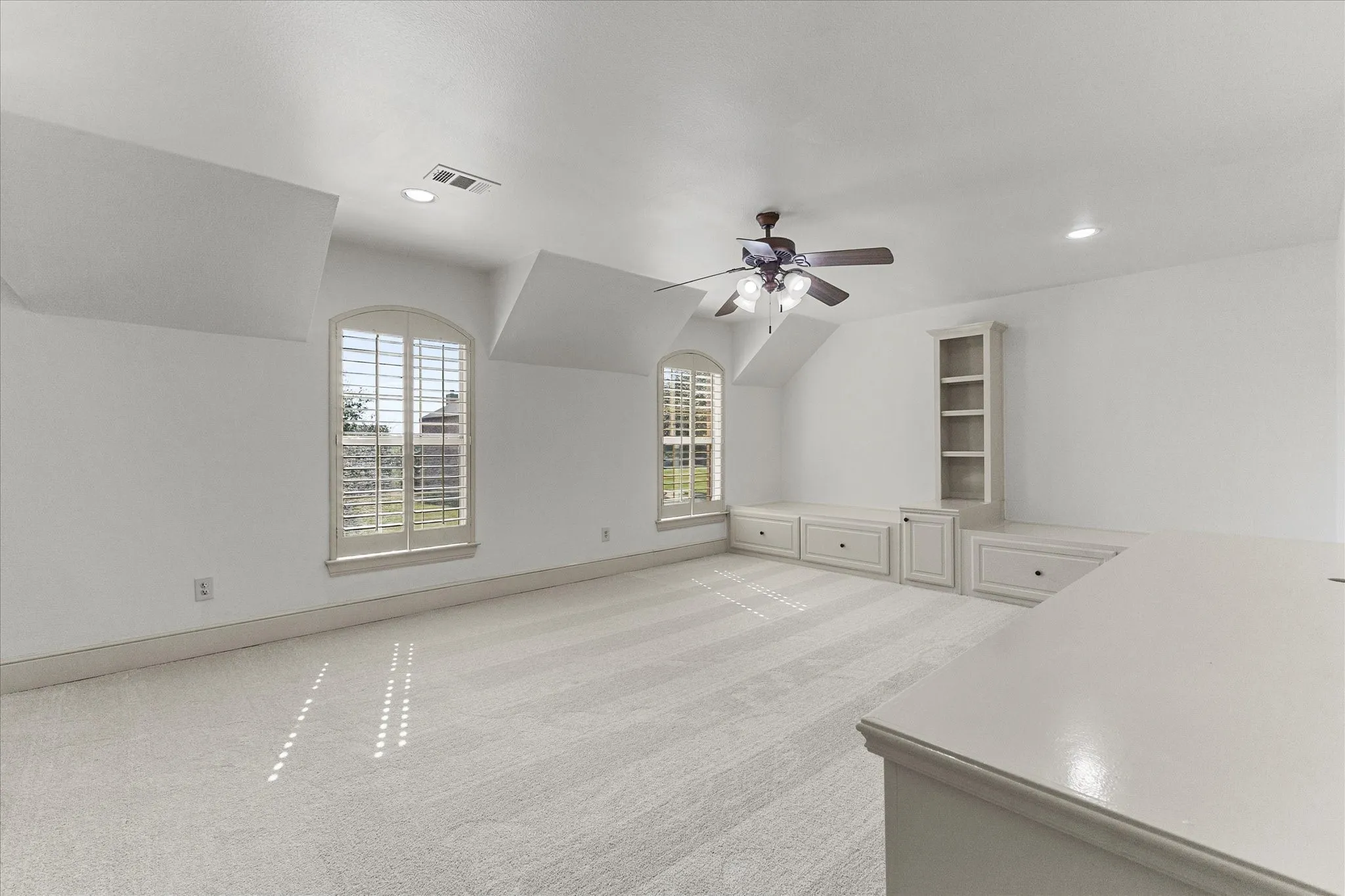 Single Family Residence For Rent in Rockwall County , 306 Victory Lane, Rockwall, Texas 75032, 3 Bedrooms, 4 Bathrooms, 2 Garage spaces, 3,047 Sqft, built in 2004, Preowned, Price $4,000, mls#21261306, Real Estate Agent in Rockwall, Homes For Rent in Rockwall county, Homes For Rent in Rockwall, Realtor in Rockwall Texas, Real Estate Brokerage Independent Realty Texas, Luminita Cordes Realtor