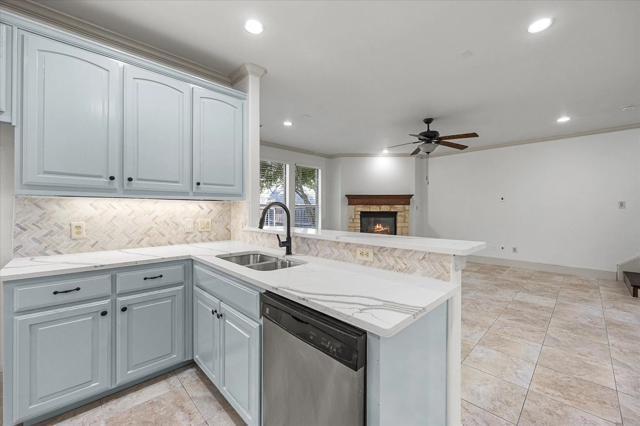 Single Family Residence For Rent in Rockwall County , 306 Victory Lane, Rockwall, Texas 75032, 3 Bedrooms, 4 Bathrooms, 2 Garage spaces, 3,047 Sqft, built in 2004, Preowned, Price $4,000, mls#21261306, Real Estate Agent in Rockwall, Homes For Rent in Rockwall county, Homes For Rent in Rockwall, Realtor in Rockwall Texas, Real Estate Brokerage Independent Realty Texas, Luminita Cordes Realtor