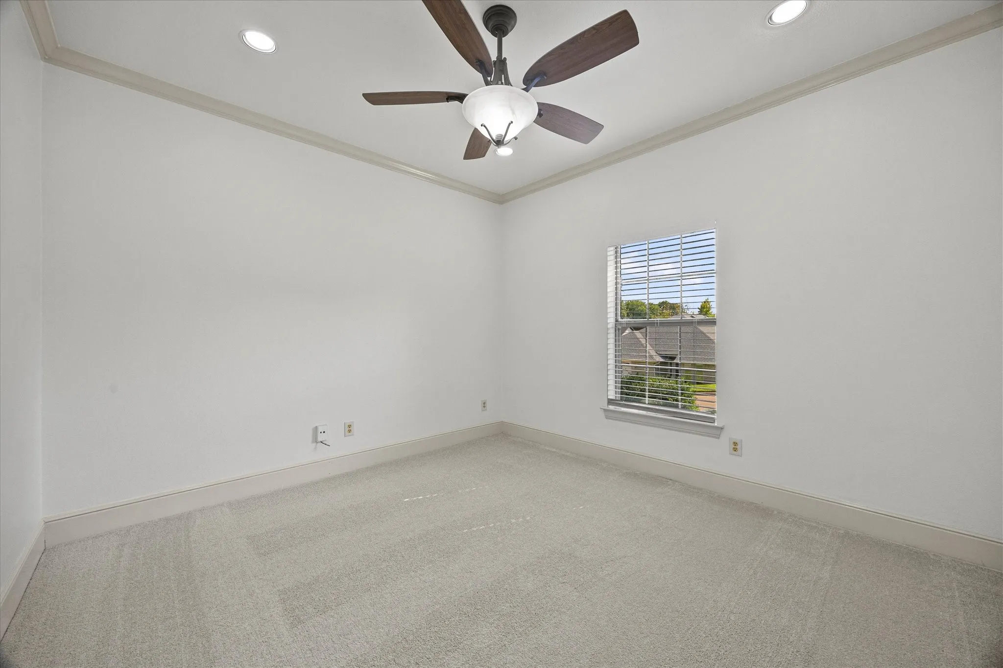 Single Family Residence For Rent in Rockwall County , 306 Victory Lane, Rockwall, Texas 75032, 3 Bedrooms, 4 Bathrooms, 2 Garage spaces, 3,047 Sqft, built in 2004, Preowned, Price $4,000, mls#21261306, Real Estate Agent in Rockwall, Homes For Rent in Rockwall county, Homes For Rent in Rockwall, Realtor in Rockwall Texas, Real Estate Brokerage Independent Realty Texas, Luminita Cordes Realtor