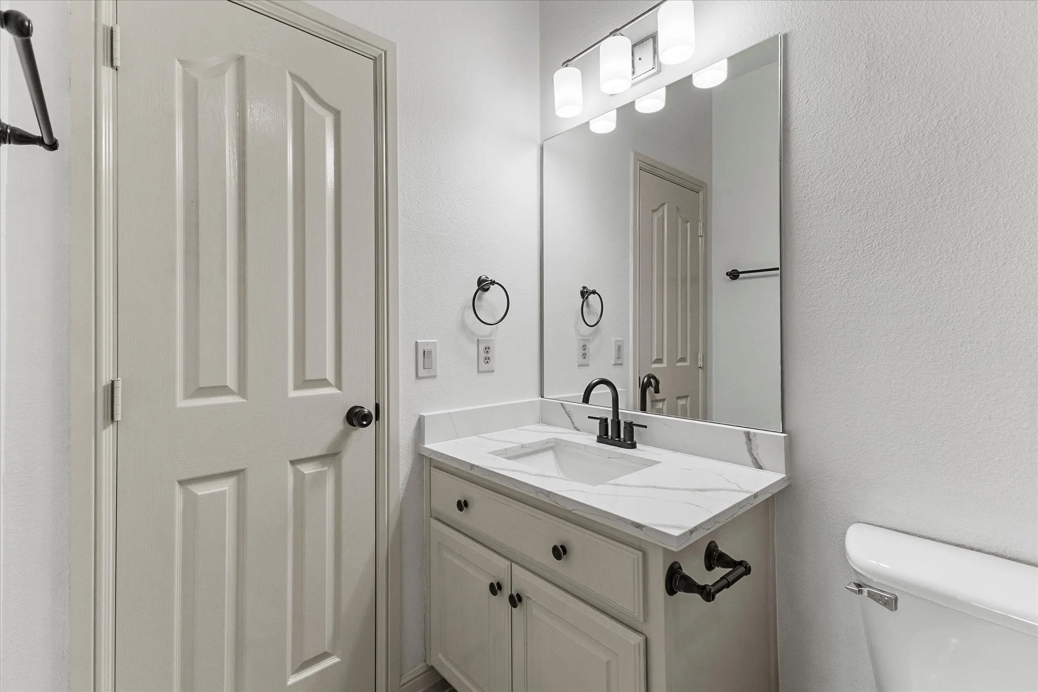 Single Family Residence For Rent in Rockwall County , 306 Victory Lane, Rockwall, Texas 75032, 3 Bedrooms, 4 Bathrooms, 2 Garage spaces, 3,047 Sqft, built in 2004, Preowned, Price $4,000, mls#21261306, Real Estate Agent in Rockwall, Homes For Rent in Rockwall county, Homes For Rent in Rockwall, Realtor in Rockwall Texas, Real Estate Brokerage Independent Realty Texas, Luminita Cordes Realtor