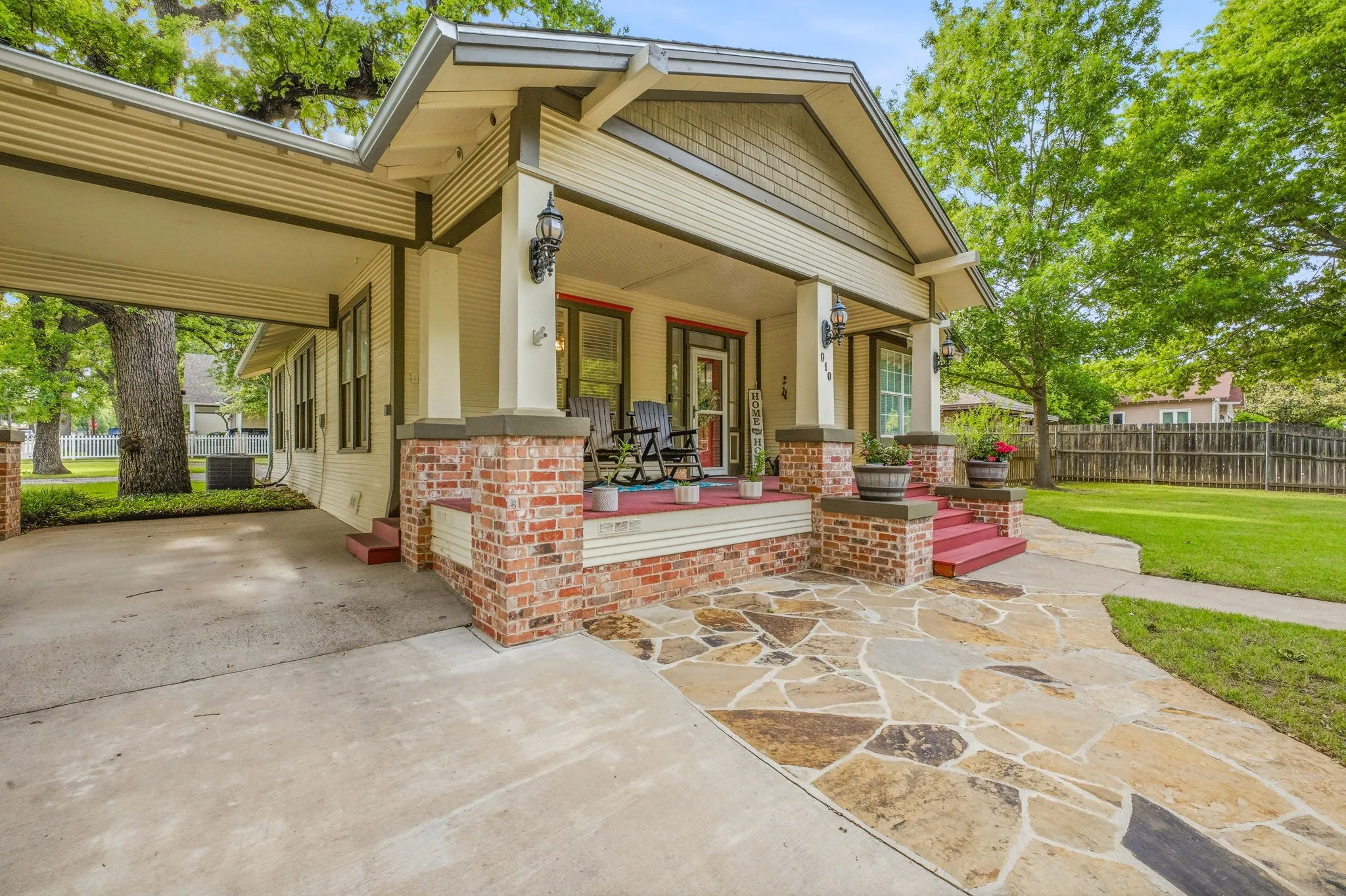 Single Family Residence For Sale in Parker County , 910 S Waco Street, Weatherford, Texas 76086, 3 Bedrooms, 1 Bathroom, Garage spaces, 1,492 Sqft, built in 1915, Preowned, Price $365,000, mls#21260233, Real Estate Agent in Weatherford, Homes For Sale in Parker county, Homes For Sale in Weatherford, Realtor in Weatherford Texas, Real Estate Brokerage Independent Realty Texas, Luminita Cordes Realtor