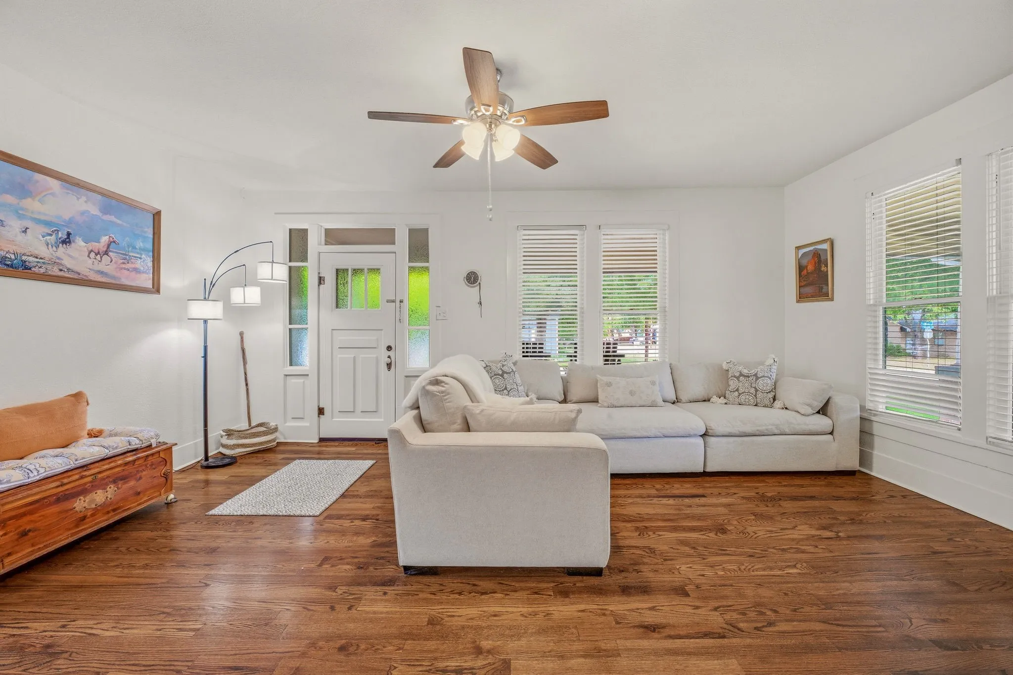 Single Family Residence For Sale in Parker County , 910 S Waco Street, Weatherford, Texas 76086, 3 Bedrooms, 1 Bathroom, Garage spaces, 1,492 Sqft, built in 1915, Preowned, Price $365,000, mls#21260233, Real Estate Agent in Weatherford, Homes For Sale in Parker county, Homes For Sale in Weatherford, Realtor in Weatherford Texas, Real Estate Brokerage Independent Realty Texas, Luminita Cordes Realtor