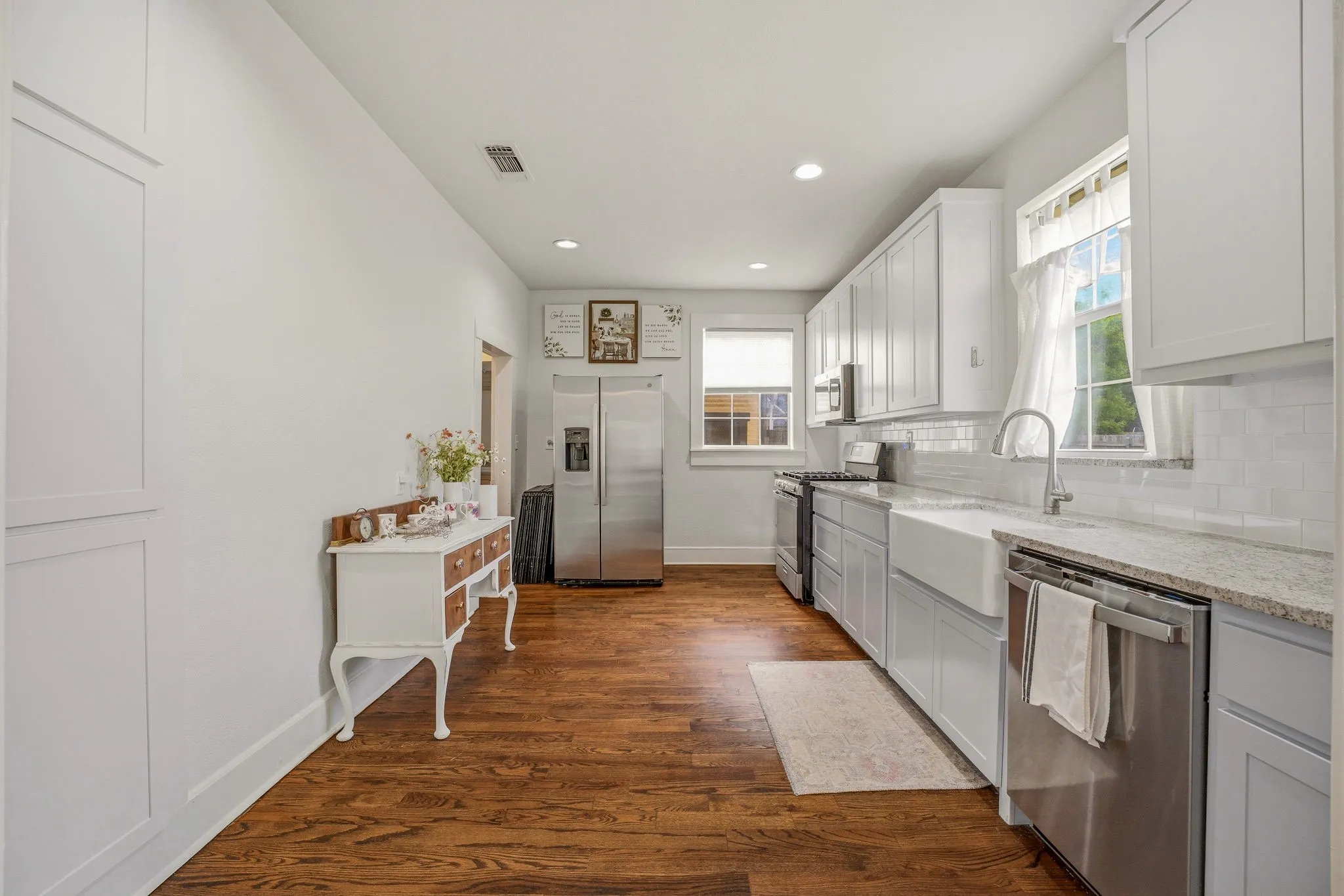Single Family Residence For Sale in Parker County , 910 S Waco Street, Weatherford, Texas 76086, 3 Bedrooms, 1 Bathroom, Garage spaces, 1,492 Sqft, built in 1915, Preowned, Price $365,000, mls#21260233, Real Estate Agent in Weatherford, Homes For Sale in Parker county, Homes For Sale in Weatherford, Realtor in Weatherford Texas, Real Estate Brokerage Independent Realty Texas, Luminita Cordes Realtor