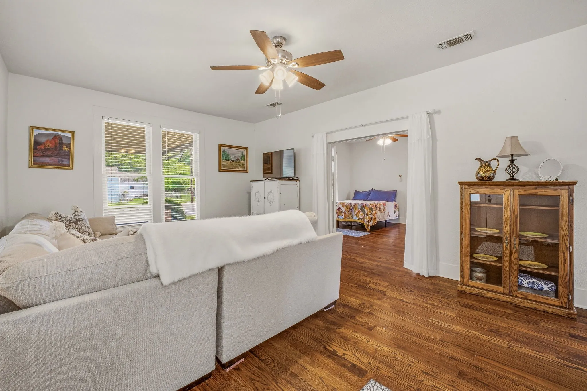 Single Family Residence For Sale in Parker County , 910 S Waco Street, Weatherford, Texas 76086, 3 Bedrooms, 1 Bathroom, Garage spaces, 1,492 Sqft, built in 1915, Preowned, Price $365,000, mls#21260233, Real Estate Agent in Weatherford, Homes For Sale in Parker county, Homes For Sale in Weatherford, Realtor in Weatherford Texas, Real Estate Brokerage Independent Realty Texas, Luminita Cordes Realtor