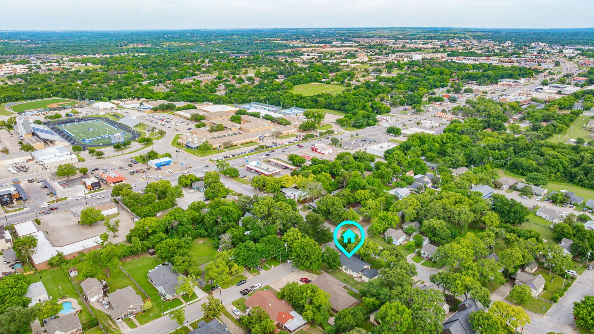 Single Family Residence For Sale in Parker County , 910 S Waco Street, Weatherford, Texas 76086, 3 Bedrooms, 1 Bathroom, Garage spaces, 1,492 Sqft, built in 1915, Preowned, Price $365,000, mls#21260233, Real Estate Agent in Weatherford, Homes For Sale in Parker county, Homes For Sale in Weatherford, Realtor in Weatherford Texas, Real Estate Brokerage Independent Realty Texas, Luminita Cordes Realtor