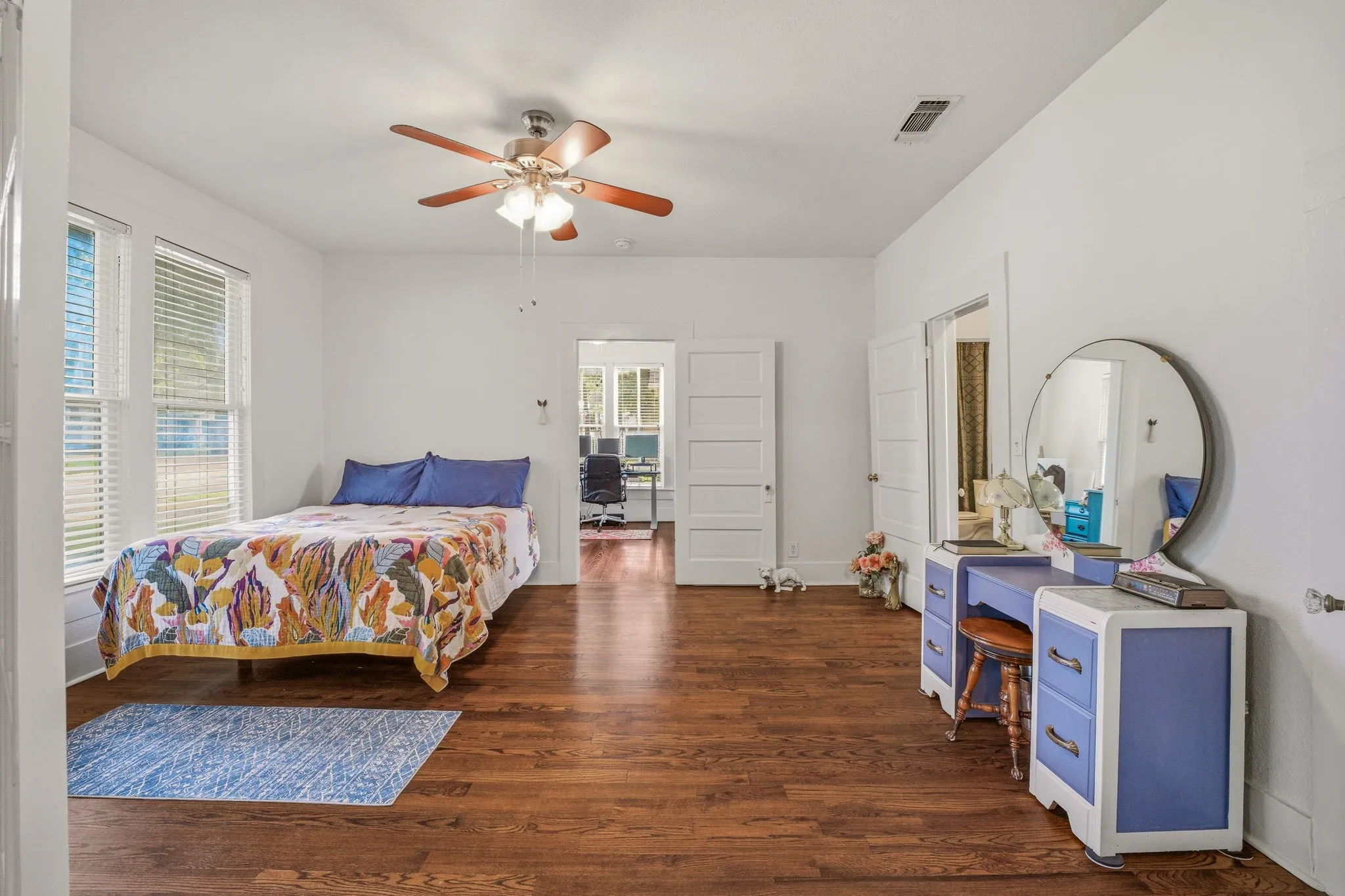 Single Family Residence For Sale in Parker County , 910 S Waco Street, Weatherford, Texas 76086, 3 Bedrooms, 1 Bathroom, Garage spaces, 1,492 Sqft, built in 1915, Preowned, Price $365,000, mls#21260233, Real Estate Agent in Weatherford, Homes For Sale in Parker county, Homes For Sale in Weatherford, Realtor in Weatherford Texas, Real Estate Brokerage Independent Realty Texas, Luminita Cordes Realtor