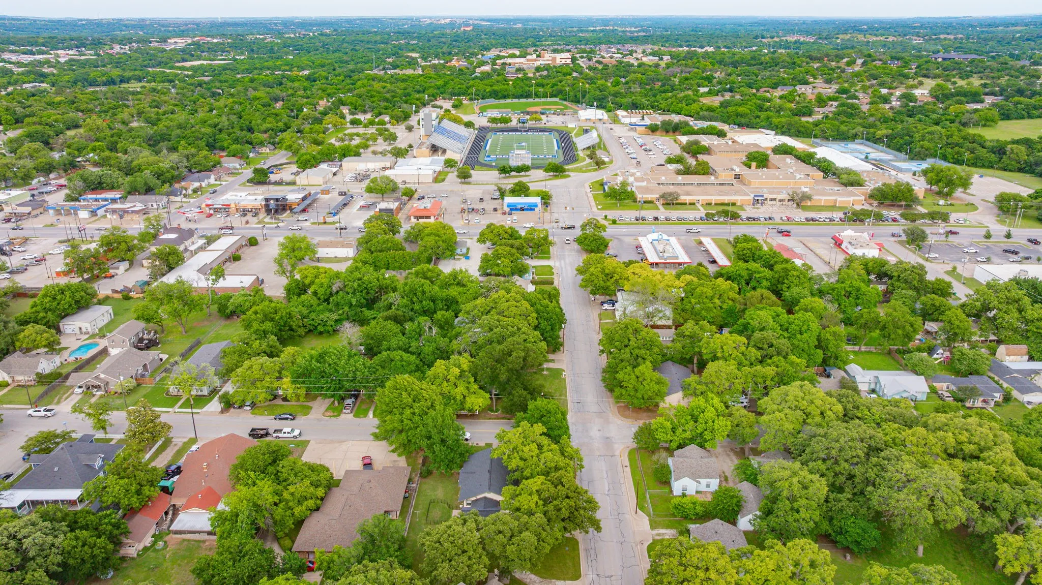 Single Family Residence For Sale in Parker County , 910 S Waco Street, Weatherford, Texas 76086, 3 Bedrooms, 1 Bathroom, Garage spaces, 1,492 Sqft, built in 1915, Preowned, Price $365,000, mls#21260233, Real Estate Agent in Weatherford, Homes For Sale in Parker county, Homes For Sale in Weatherford, Realtor in Weatherford Texas, Real Estate Brokerage Independent Realty Texas, Luminita Cordes Realtor