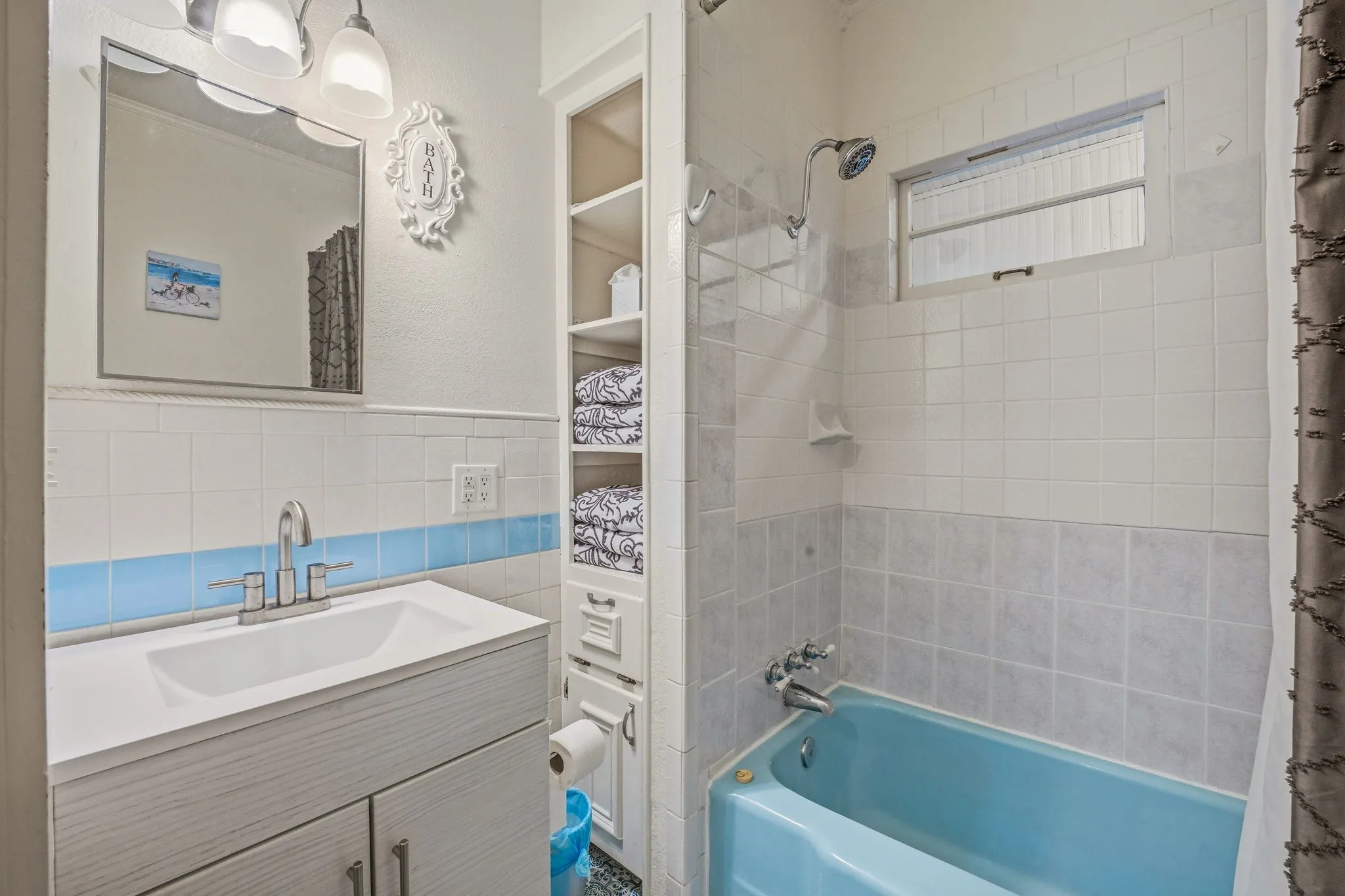 Single Family Residence For Sale in Parker County , 910 S Waco Street, Weatherford, Texas 76086, 3 Bedrooms, 1 Bathroom, Garage spaces, 1,492 Sqft, built in 1915, Preowned, Price $365,000, mls#21260233, Real Estate Agent in Weatherford, Homes For Sale in Parker county, Homes For Sale in Weatherford, Realtor in Weatherford Texas, Real Estate Brokerage Independent Realty Texas, Luminita Cordes Realtor