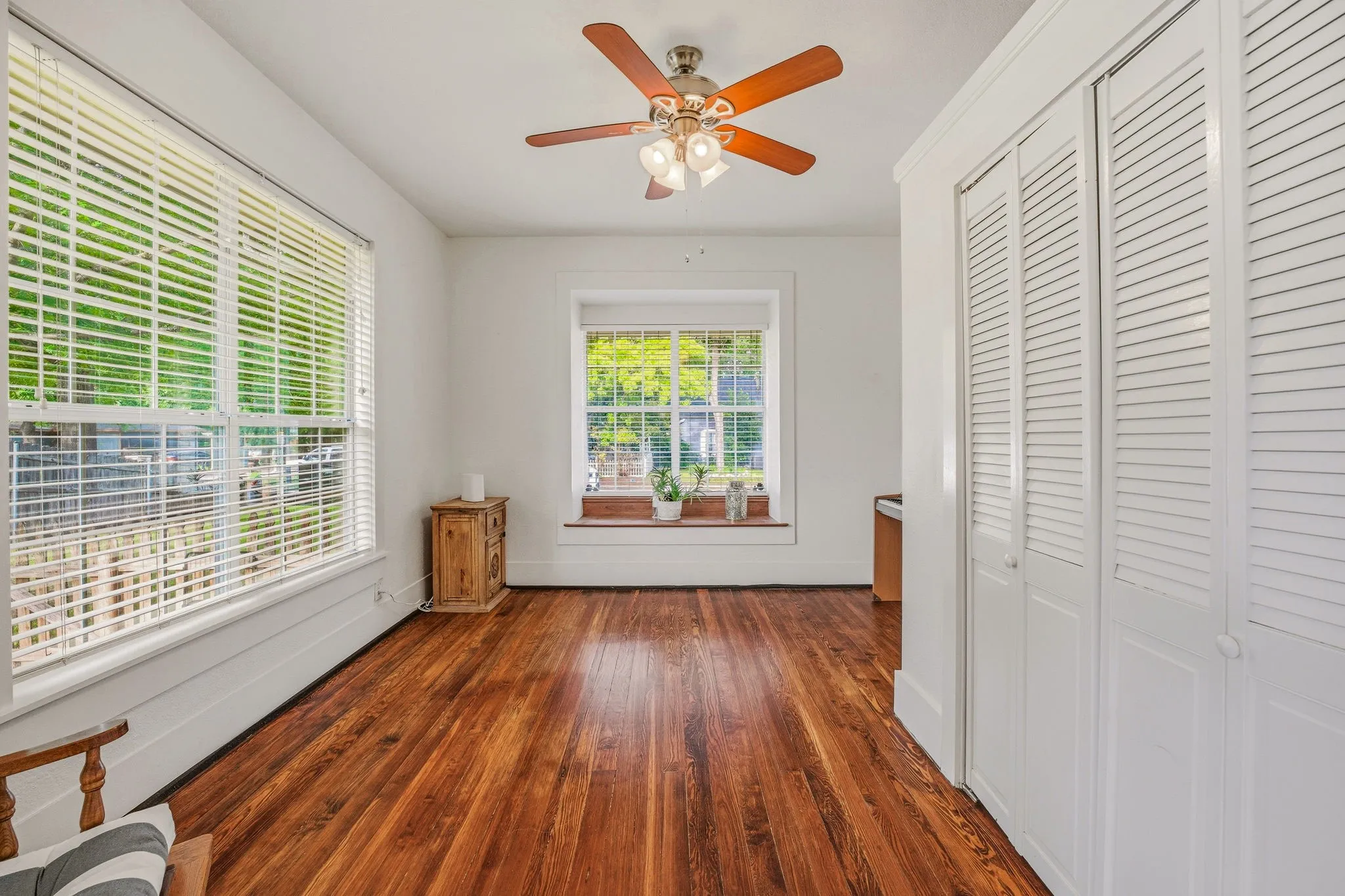 Single Family Residence For Sale in Parker County , 910 S Waco Street, Weatherford, Texas 76086, 3 Bedrooms, 1 Bathroom, Garage spaces, 1,492 Sqft, built in 1915, Preowned, Price $365,000, mls#21260233, Real Estate Agent in Weatherford, Homes For Sale in Parker county, Homes For Sale in Weatherford, Realtor in Weatherford Texas, Real Estate Brokerage Independent Realty Texas, Luminita Cordes Realtor