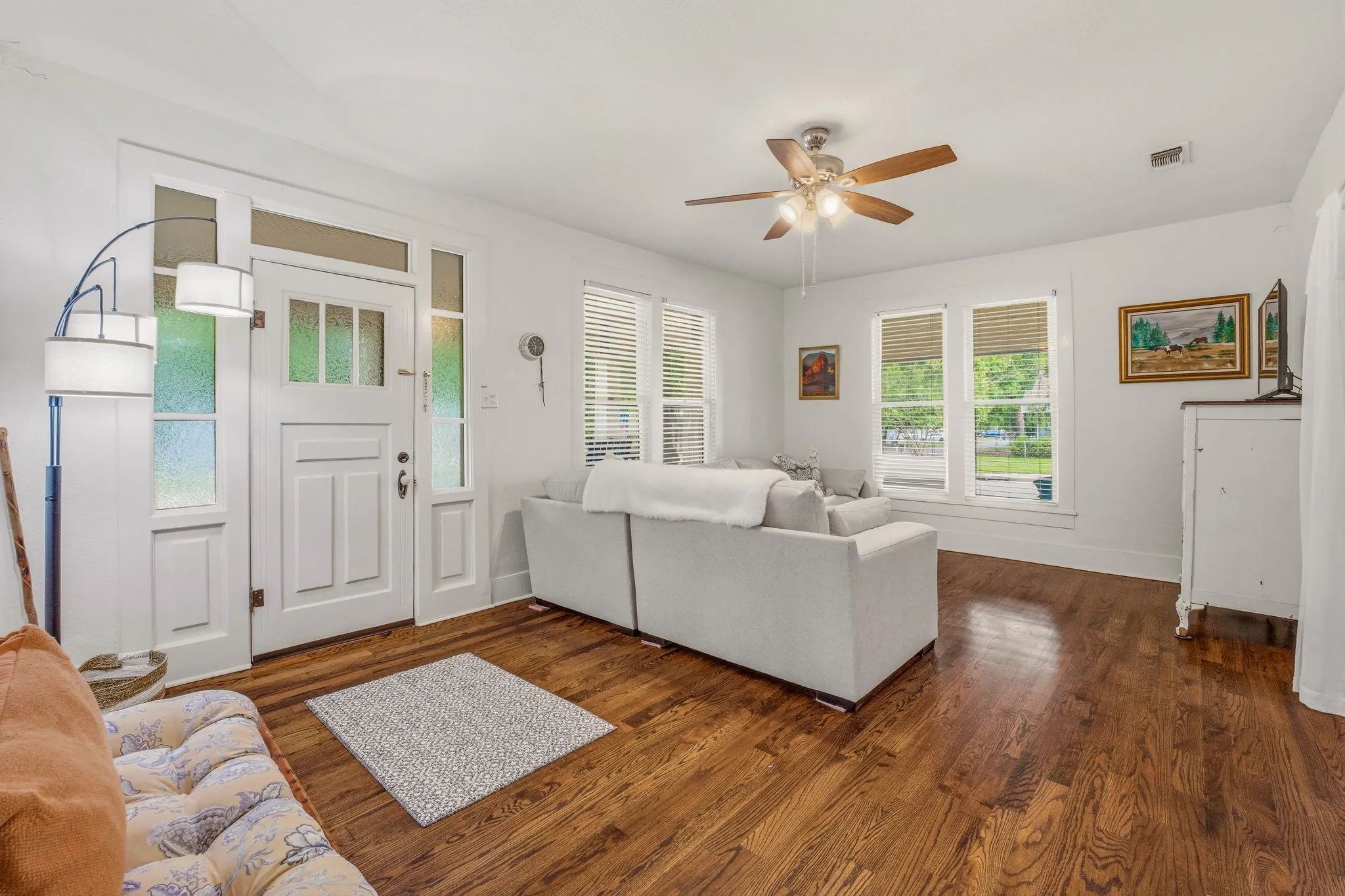 Single Family Residence For Sale in Parker County , 910 S Waco Street, Weatherford, Texas 76086, 3 Bedrooms, 1 Bathroom, Garage spaces, 1,492 Sqft, built in 1915, Preowned, Price $365,000, mls#21260233, Real Estate Agent in Weatherford, Homes For Sale in Parker county, Homes For Sale in Weatherford, Realtor in Weatherford Texas, Real Estate Brokerage Independent Realty Texas, Luminita Cordes Realtor