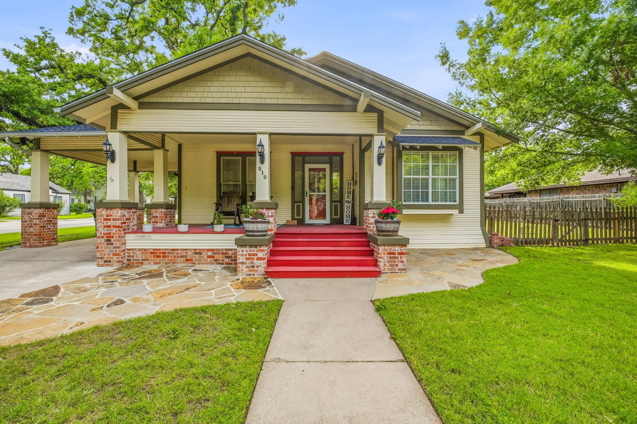 Single Family Residence For Sale in Parker County , 910 S Waco Street, Weatherford, Texas 76086, 3 Bedrooms, 1 Bathroom, Garage spaces, 1,492 Sqft, built in 1915, Preowned, Price $365,000, mls#21260233, Real Estate Agent in Weatherford, Homes For Sale in Parker county, Homes For Sale in Weatherford, Realtor in Weatherford Texas, Real Estate Brokerage Independent Realty Texas, Luminita Cordes Realtor