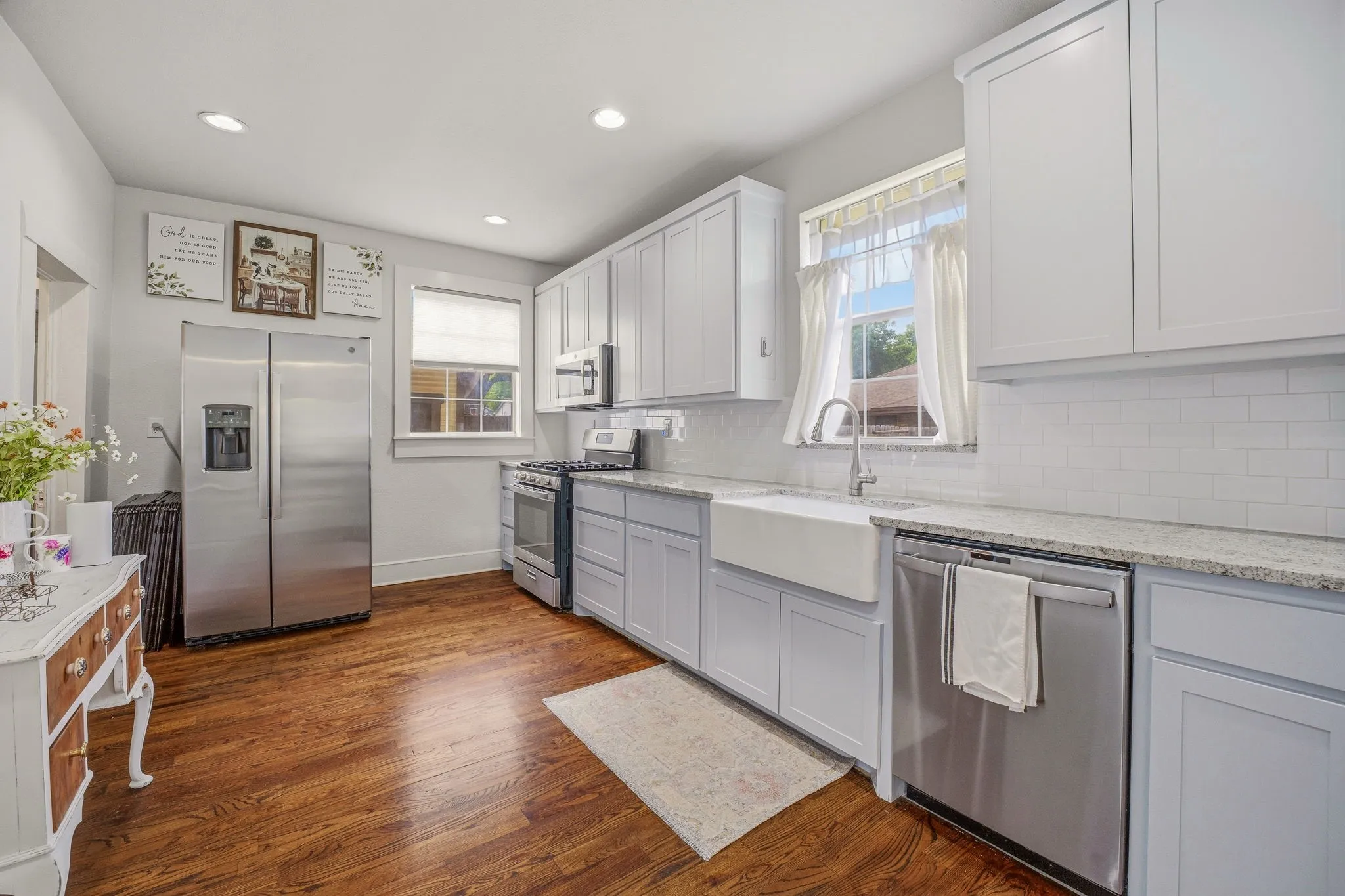 Single Family Residence For Sale in Parker County , 910 S Waco Street, Weatherford, Texas 76086, 3 Bedrooms, 1 Bathroom, Garage spaces, 1,492 Sqft, built in 1915, Preowned, Price $365,000, mls#21260233, Real Estate Agent in Weatherford, Homes For Sale in Parker county, Homes For Sale in Weatherford, Realtor in Weatherford Texas, Real Estate Brokerage Independent Realty Texas, Luminita Cordes Realtor