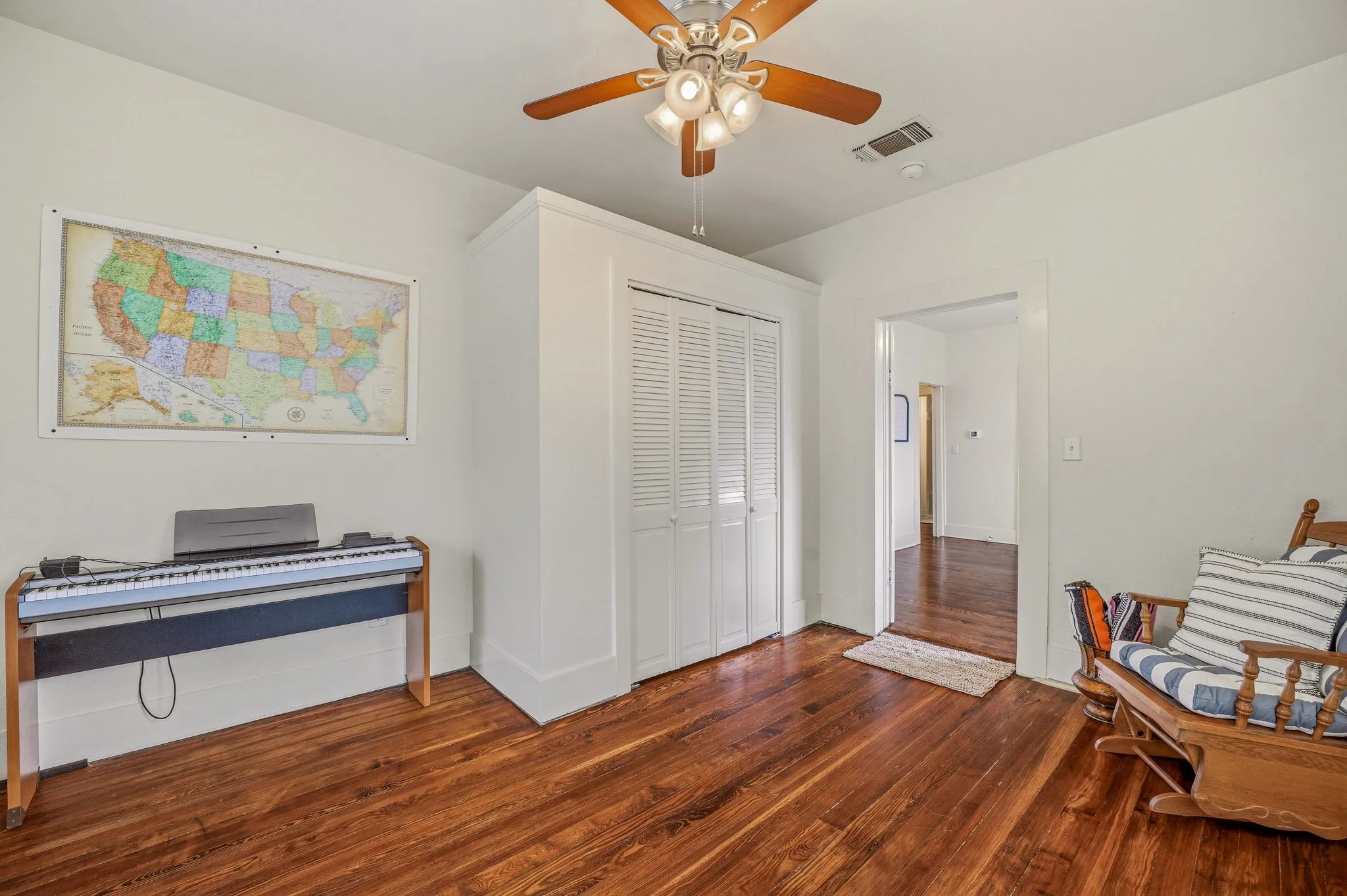 Single Family Residence For Sale in Parker County , 910 S Waco Street, Weatherford, Texas 76086, 3 Bedrooms, 1 Bathroom, Garage spaces, 1,492 Sqft, built in 1915, Preowned, Price $365,000, mls#21260233, Real Estate Agent in Weatherford, Homes For Sale in Parker county, Homes For Sale in Weatherford, Realtor in Weatherford Texas, Real Estate Brokerage Independent Realty Texas, Luminita Cordes Realtor