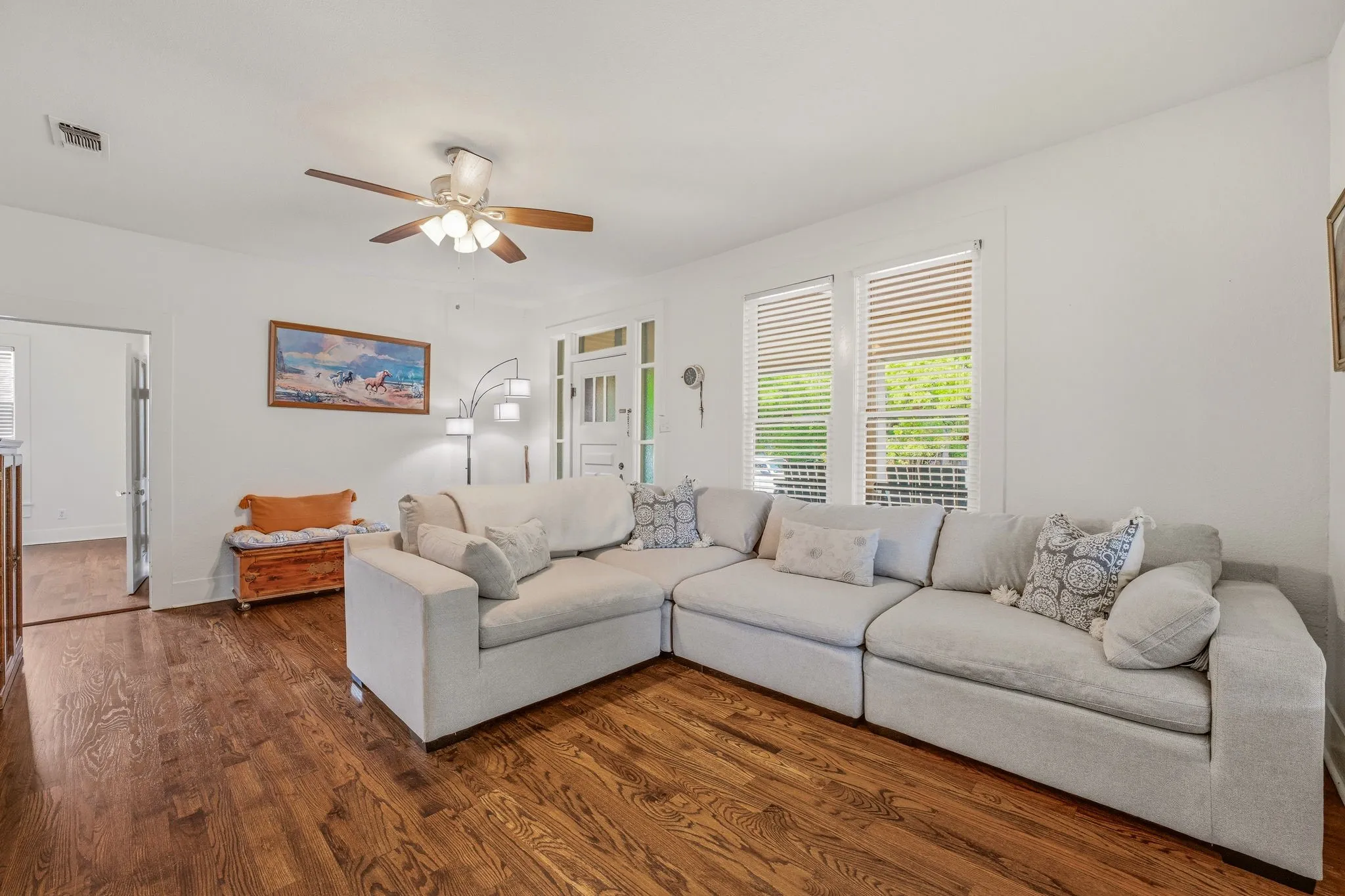 Single Family Residence For Sale in Parker County , 910 S Waco Street, Weatherford, Texas 76086, 3 Bedrooms, 1 Bathroom, Garage spaces, 1,492 Sqft, built in 1915, Preowned, Price $365,000, mls#21260233, Real Estate Agent in Weatherford, Homes For Sale in Parker county, Homes For Sale in Weatherford, Realtor in Weatherford Texas, Real Estate Brokerage Independent Realty Texas, Luminita Cordes Realtor