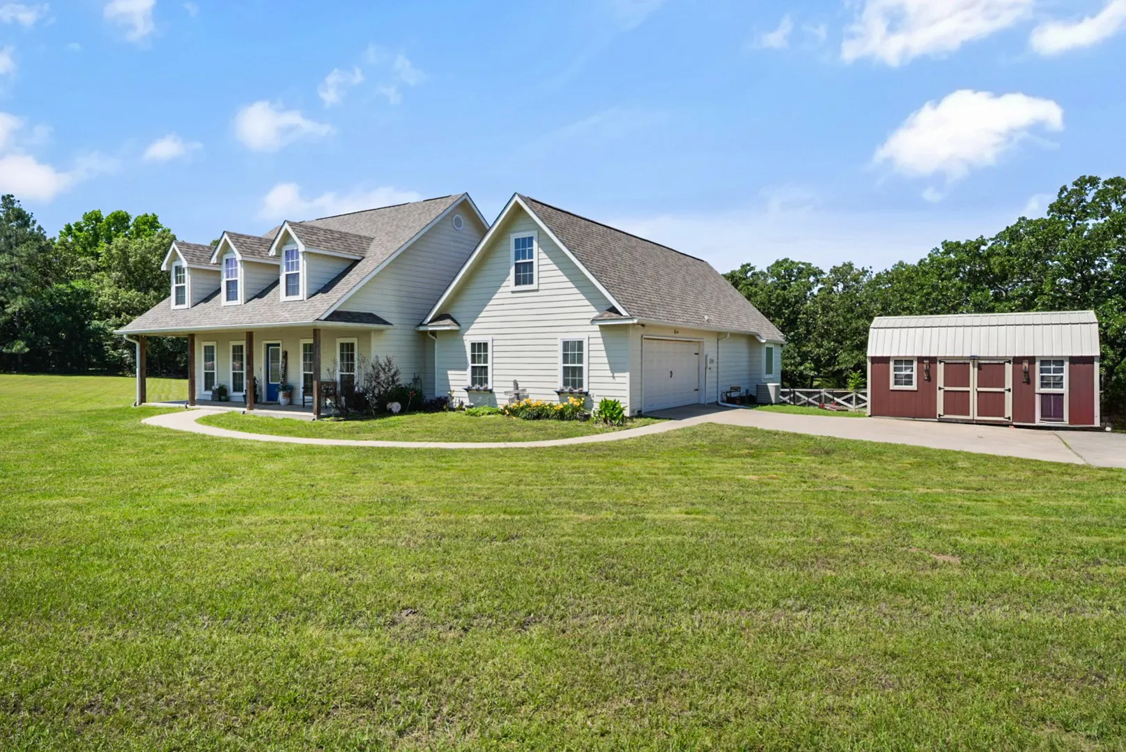 Single Family Residence For Sale in Rains County , 155 RS County Road 4261, Emory, Texas 75440, 3 Bedroom, 2 Bathroom, 2 Garage spaces, 1,970 Sqft, built in 2008, mls#21261650, Real Estate Agent in Emory, Homes For Sale in Rains county, Homes For Sale in Emory, Realtor in Emory Texas, Real Estate Brokerage Independent Realty Texas, Luminita Cordes Realtor
