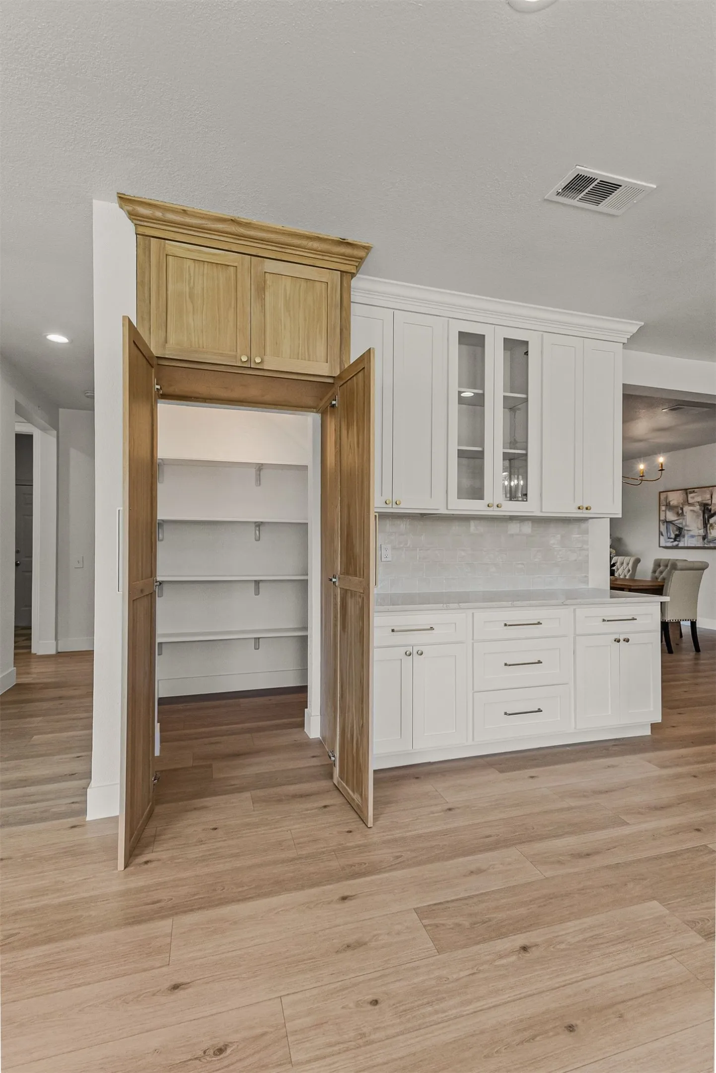 Single Family Residence For Sale in Rockwall County , 4 Foxborough Court, Heath, Texas 75032, 5 Bedroom, 3 Bathroom, 3 Garage spaces, 3,053 Sqft, built in 2000, mls#21259330, Real Estate Agent in Heath, Homes For Sale in Rockwall county, Homes For Sale in Heath, Realtor in Heath Texas, Real Estate Brokerage Independent Realty Texas, Luminita Cordes Realtor