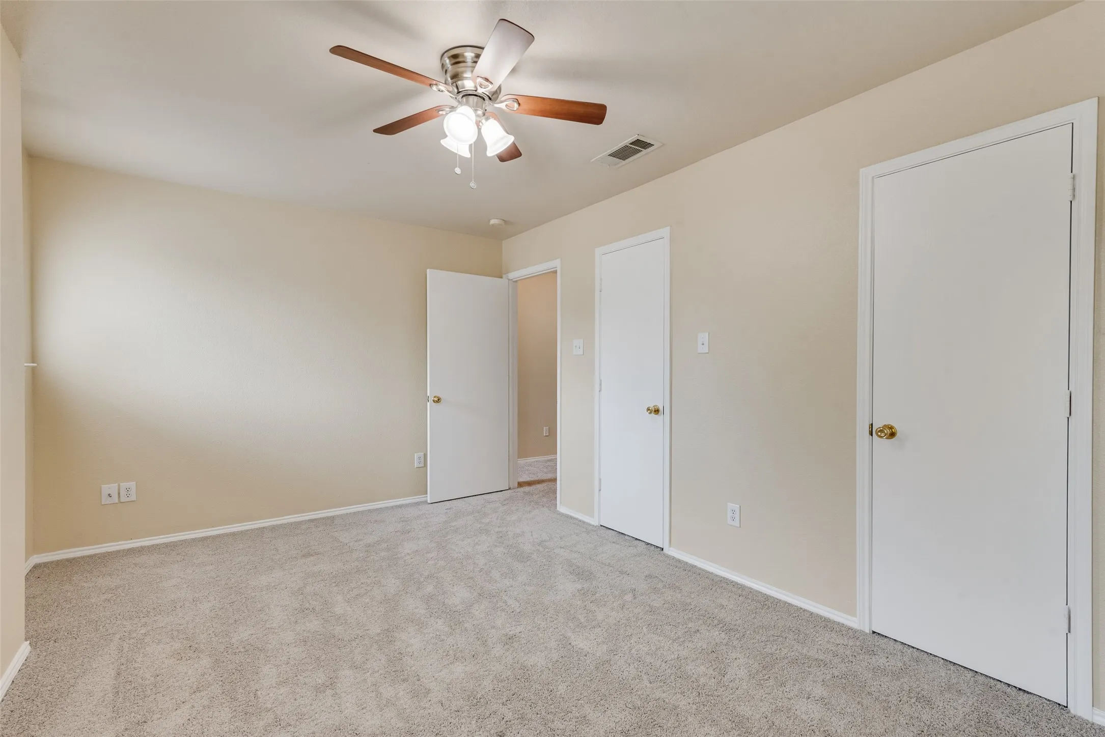 Duplex For Sale in Tarrant County , 1233 & 1237 Village Garden Drive, Azle, Texas 76020, 4 Bedroom, 2 Bathroom, 2 Garage spaces, 0 Sqft, built in 2006, Preowned, mls#21259992, Real Estate Agent in Azle, Homes For Sale in Tarrant county, Homes For Sale in Azle, Realtor in Azle Texas, Real Estate Brokerage Independent Realty Texas, Luminita Cordes Realtor