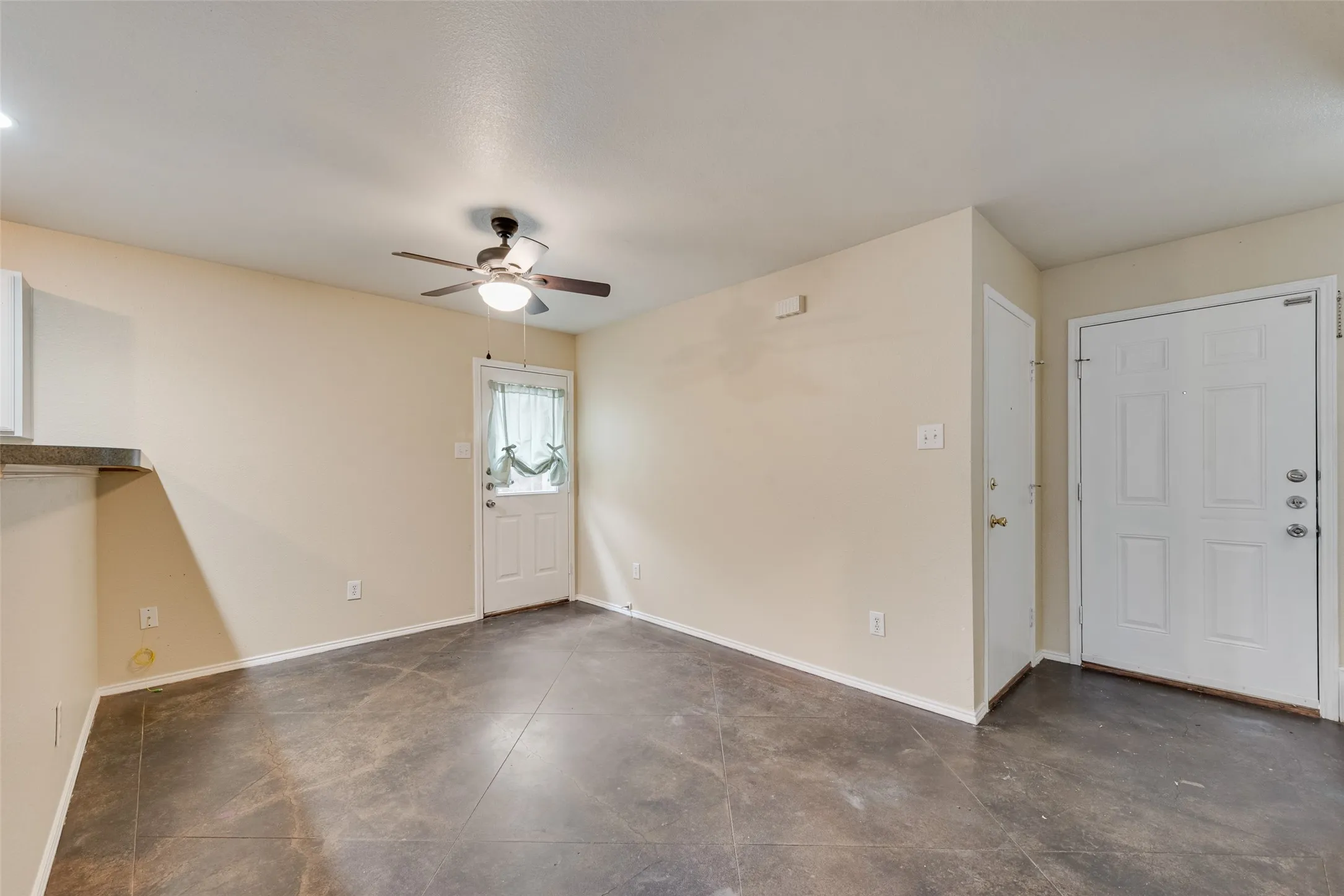 Duplex For Sale in Tarrant County , 1233 & 1237 Village Garden Drive, Azle, Texas 76020, 4 Bedroom, 2 Bathroom, 2 Garage spaces, 0 Sqft, built in 2006, Preowned, mls#21259992, Real Estate Agent in Azle, Homes For Sale in Tarrant county, Homes For Sale in Azle, Realtor in Azle Texas, Real Estate Brokerage Independent Realty Texas, Luminita Cordes Realtor