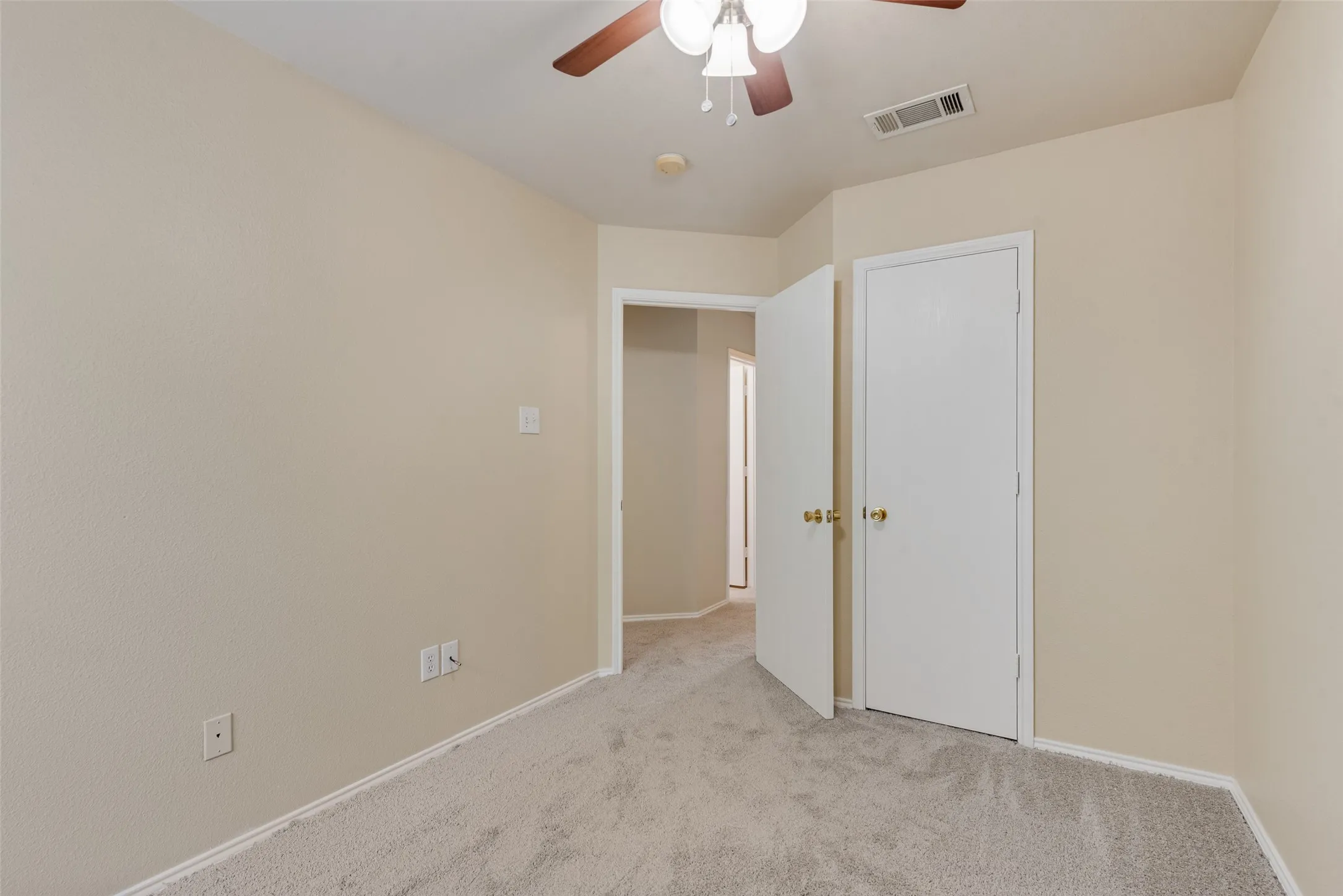 Duplex For Sale in Tarrant County , 1233 & 1237 Village Garden Drive, Azle, Texas 76020, 4 Bedroom, 2 Bathroom, 2 Garage spaces, 0 Sqft, built in 2006, Preowned, mls#21259992, Real Estate Agent in Azle, Homes For Sale in Tarrant county, Homes For Sale in Azle, Realtor in Azle Texas, Real Estate Brokerage Independent Realty Texas, Luminita Cordes Realtor