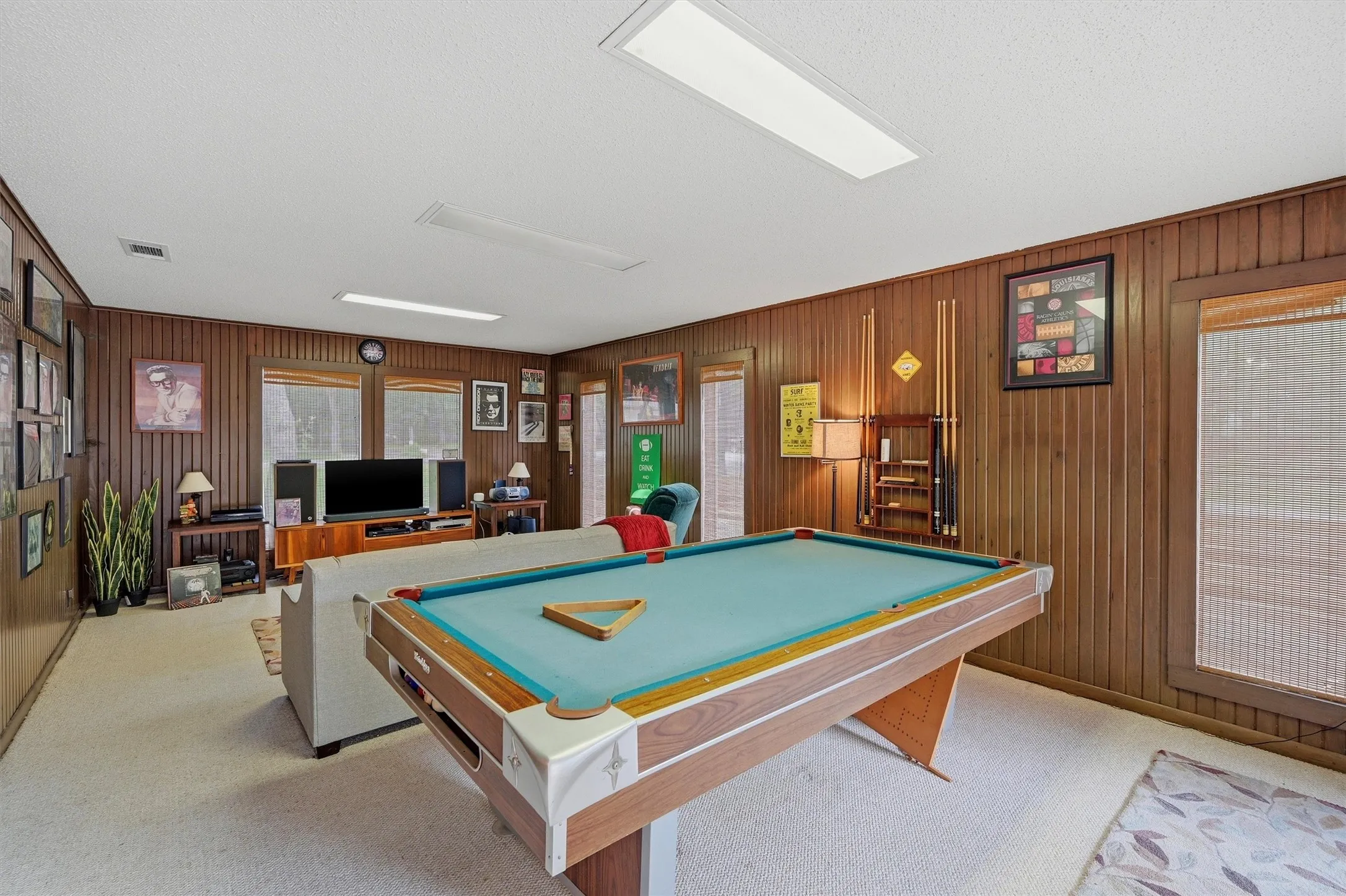 Single Family Residence For Sale in Grayson County , 372 Lakepoint Loop, Pottsboro, Texas 75076, 3 Bedroom, 2 Bathroom, Garage spaces, 2,664 Sqft, built in 1973, mls#21261639, Real Estate Agent in Pottsboro, Homes For Sale in Grayson county, Homes For Sale in Pottsboro, Realtor in Pottsboro Texas, Real Estate Brokerage Independent Realty Texas, Luminita Cordes Realtor
