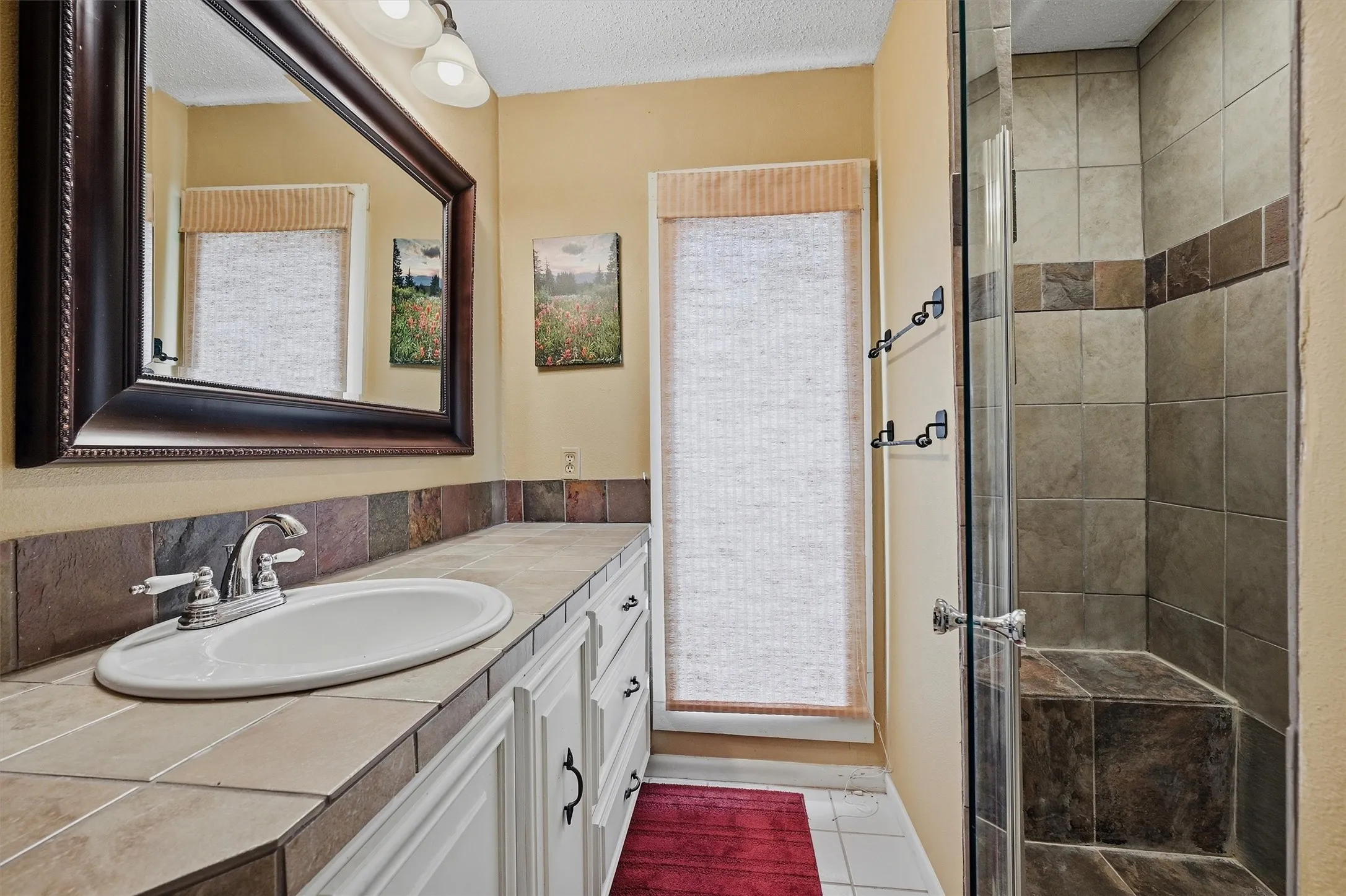 Single Family Residence For Sale in Grayson County , 372 Lakepoint Loop, Pottsboro, Texas 75076, 3 Bedroom, 2 Bathroom, Garage spaces, 2,664 Sqft, built in 1973, mls#21261639, Real Estate Agent in Pottsboro, Homes For Sale in Grayson county, Homes For Sale in Pottsboro, Realtor in Pottsboro Texas, Real Estate Brokerage Independent Realty Texas, Luminita Cordes Realtor