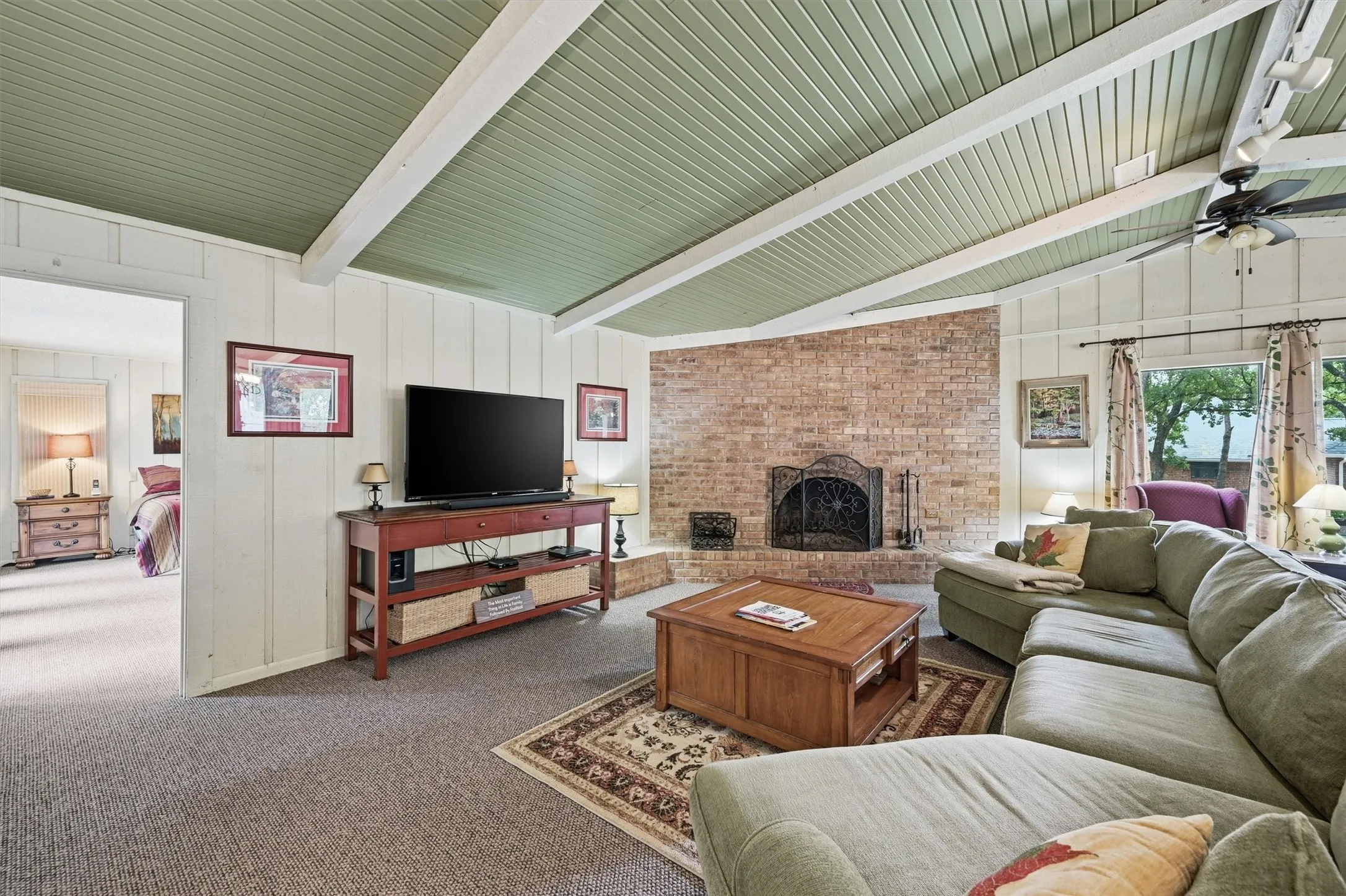 Single Family Residence For Sale in Grayson County , 372 Lakepoint Loop, Pottsboro, Texas 75076, 3 Bedroom, 2 Bathroom, Garage spaces, 2,664 Sqft, built in 1973, mls#21261639, Real Estate Agent in Pottsboro, Homes For Sale in Grayson county, Homes For Sale in Pottsboro, Realtor in Pottsboro Texas, Real Estate Brokerage Independent Realty Texas, Luminita Cordes Realtor
