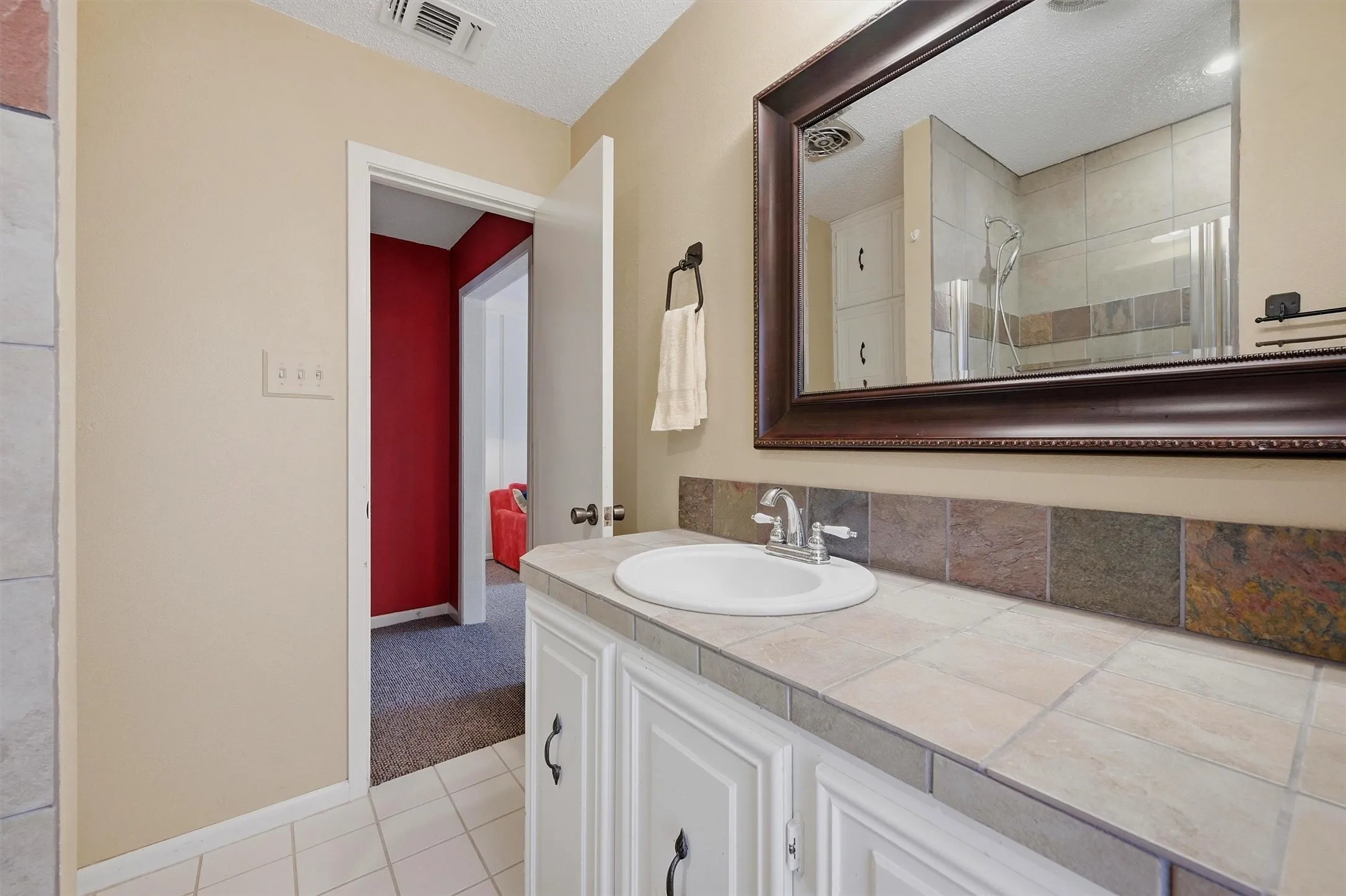 Single Family Residence For Sale in Grayson County , 372 Lakepoint Loop, Pottsboro, Texas 75076, 3 Bedroom, 2 Bathroom, Garage spaces, 2,664 Sqft, built in 1973, mls#21261639, Real Estate Agent in Pottsboro, Homes For Sale in Grayson county, Homes For Sale in Pottsboro, Realtor in Pottsboro Texas, Real Estate Brokerage Independent Realty Texas, Luminita Cordes Realtor