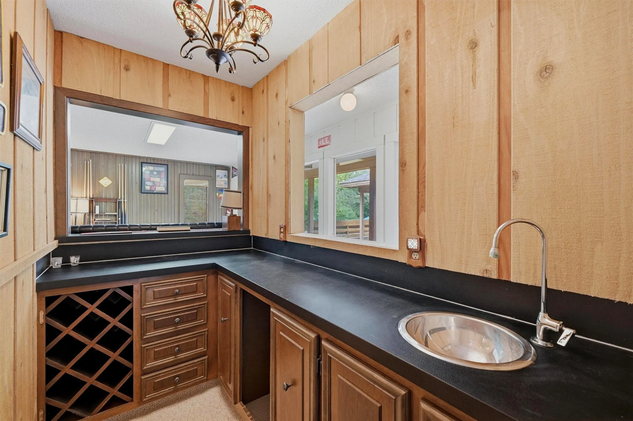 Single Family Residence For Sale in Grayson County , 372 Lakepoint Loop, Pottsboro, Texas 75076, 3 Bedroom, 2 Bathroom, Garage spaces, 2,664 Sqft, built in 1973, mls#21261639, Real Estate Agent in Pottsboro, Homes For Sale in Grayson county, Homes For Sale in Pottsboro, Realtor in Pottsboro Texas, Real Estate Brokerage Independent Realty Texas, Luminita Cordes Realtor